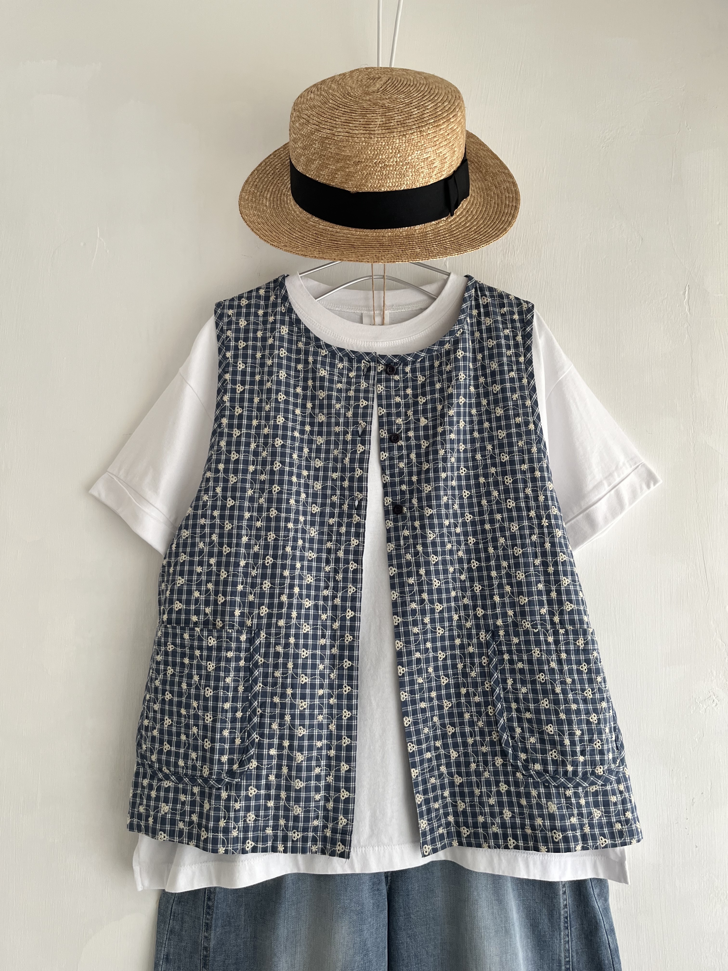 Cloud nine藍色格仔刺繡通花背心外套
