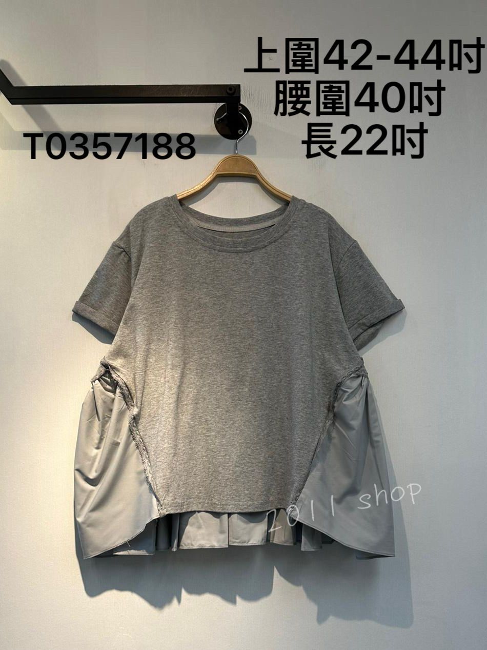圓領拼布斜紋皺褶傘擺TOP  上圍42-44吋 腰圍40吋  長22吋  T0357188