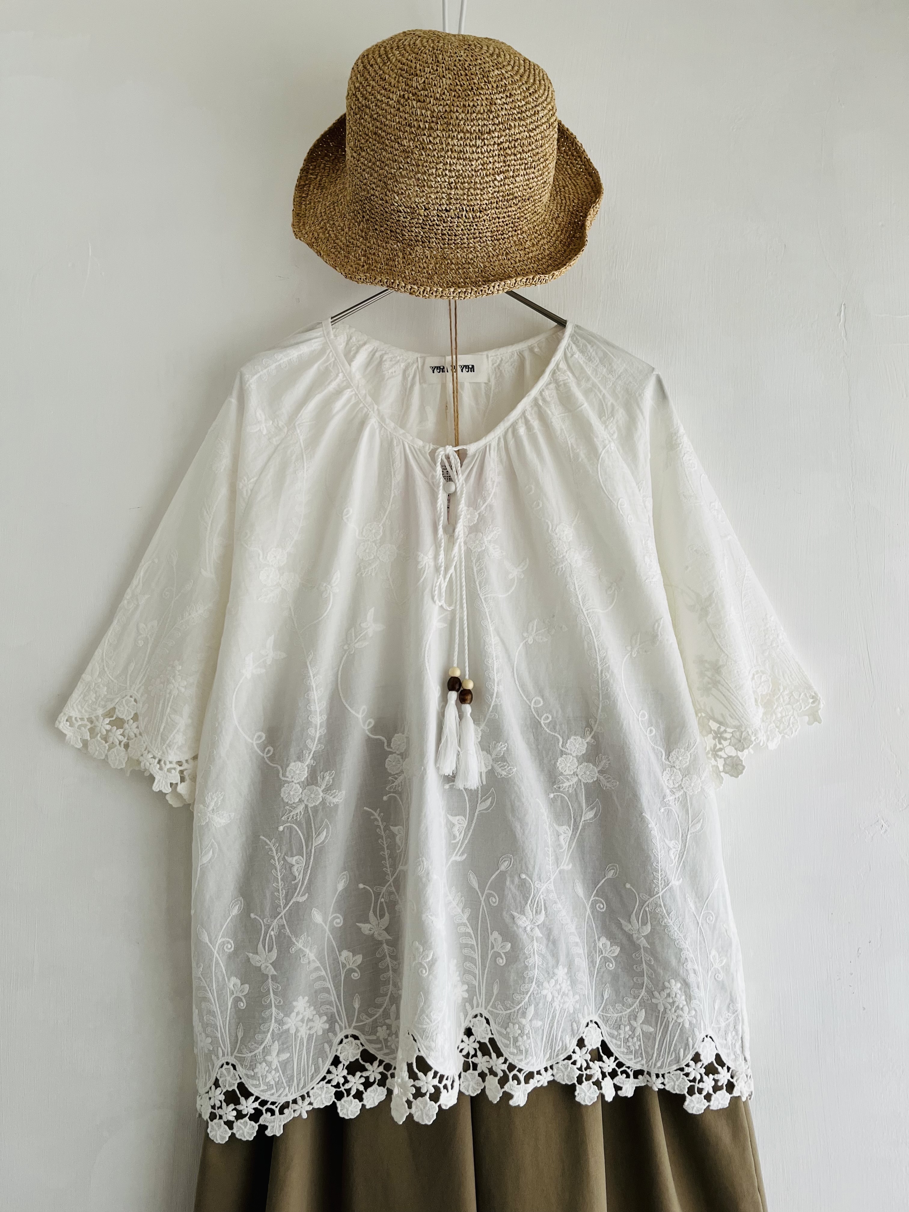 TUTA & YUTI白色刺繡花花top