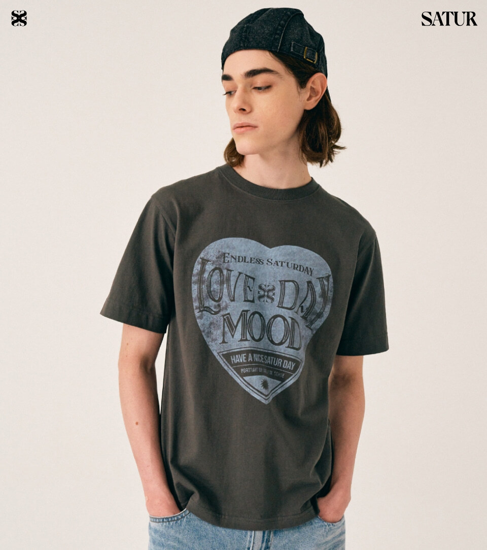 【入LIVECODE一件減至$278😱🔥！】【韓國大熱品牌😍朴圭瑛SEVENTEEN同款！】【SATUR】(M) Saturday Retro Mood Graphic T-Shirt (3 Colors)