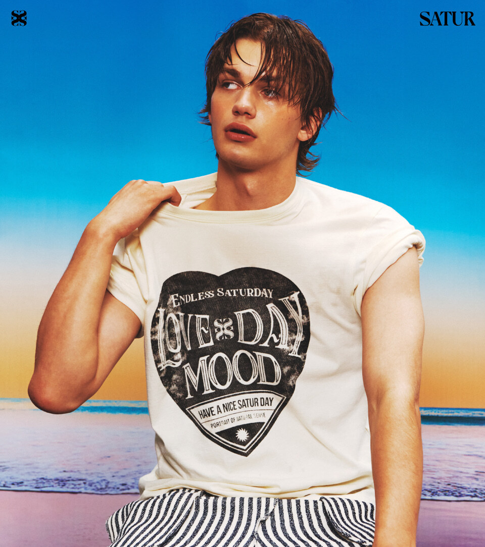 【入LIVECODE一件減至$278😱🔥！】【韓國大熱品牌😍朴圭瑛SEVENTEEN同款！】【SATUR】(M) Saturday Retro Mood Graphic T-Shirt (3 Colors)