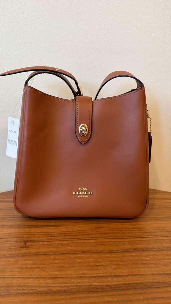 AK060 Coach Hadley Convertible 斜背包 啡色 25x22cm