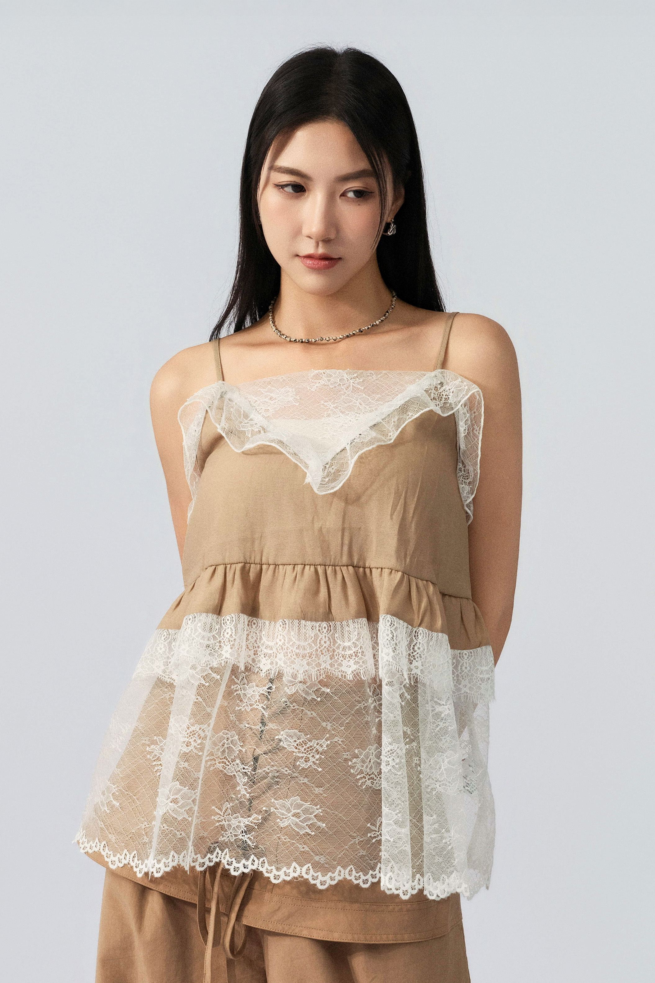 蕾絲網拼布吊帶背心 (預購產品）