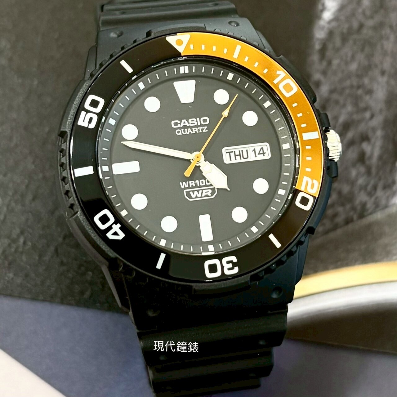 【CASIO 卡西歐】海洋風格大三針石英錶MRE-230H-1E4 44.6mm 現代鐘錶
