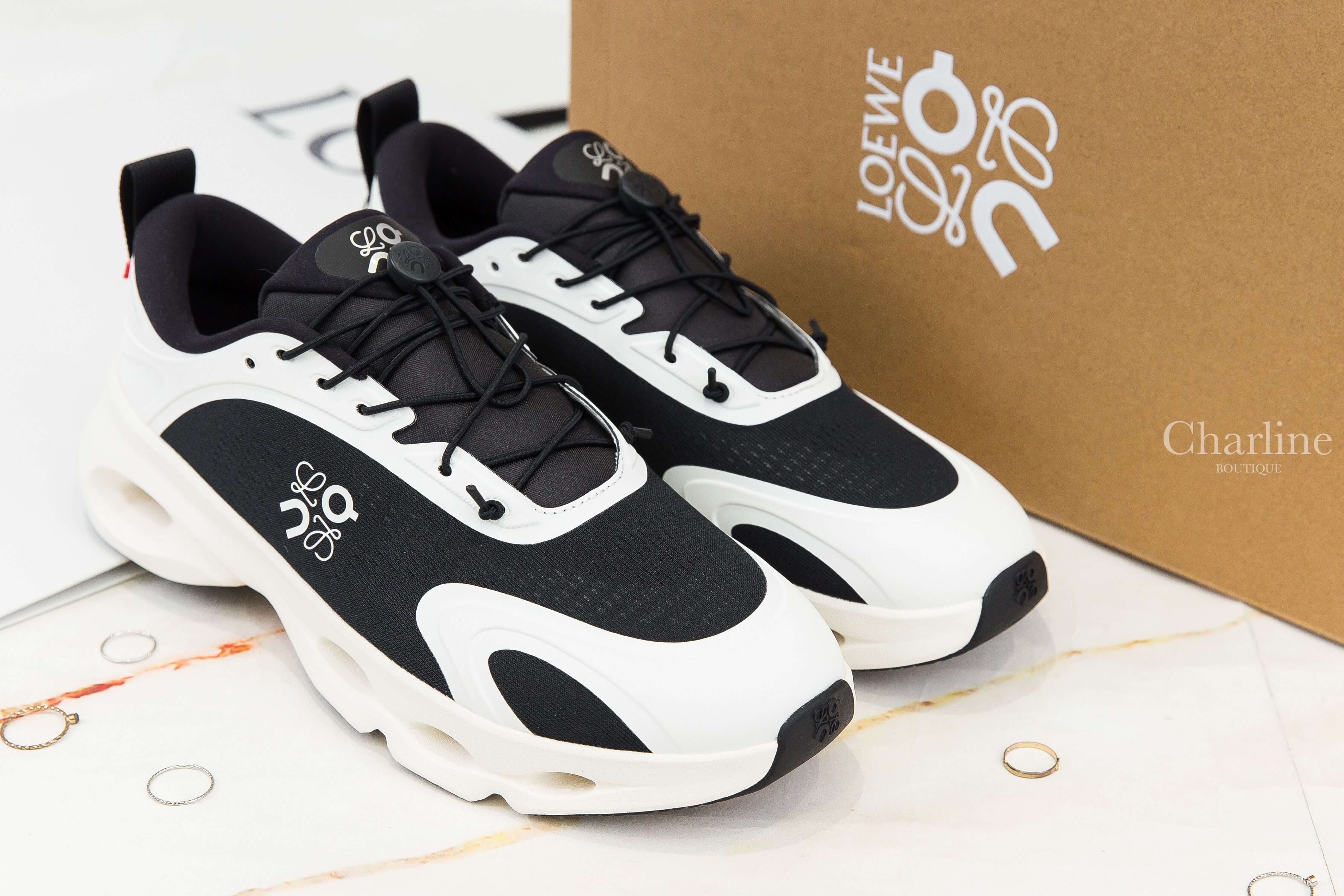 Loewe Cloudsolo Sneaker 黑色/蛋殼色聯名款側邊白色Logo運動鞋
