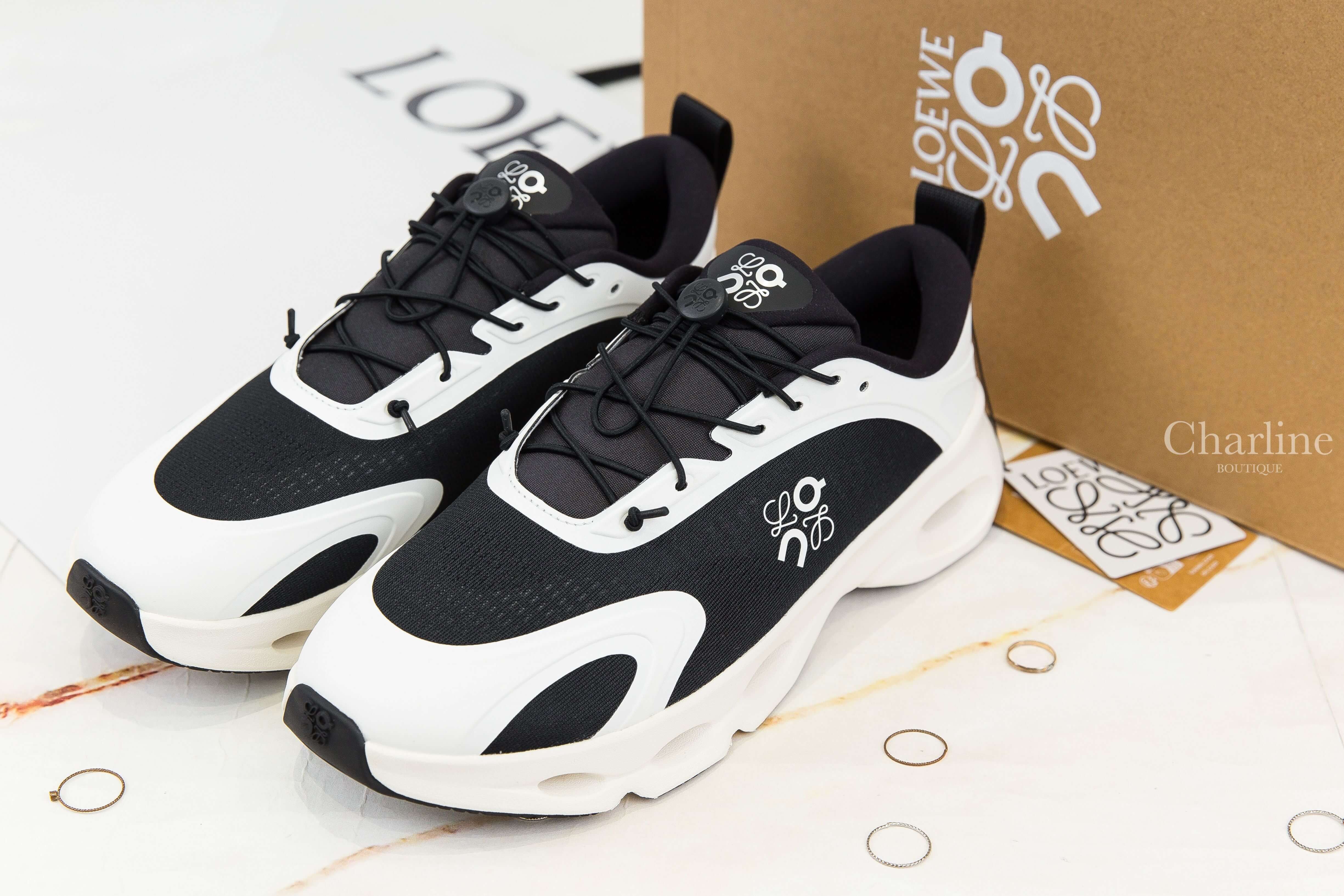 Loewe Cloudsolo Sneaker 黑色/蛋殼色聯名款側邊白色Logo運動鞋-Charline Boutique 精品代購