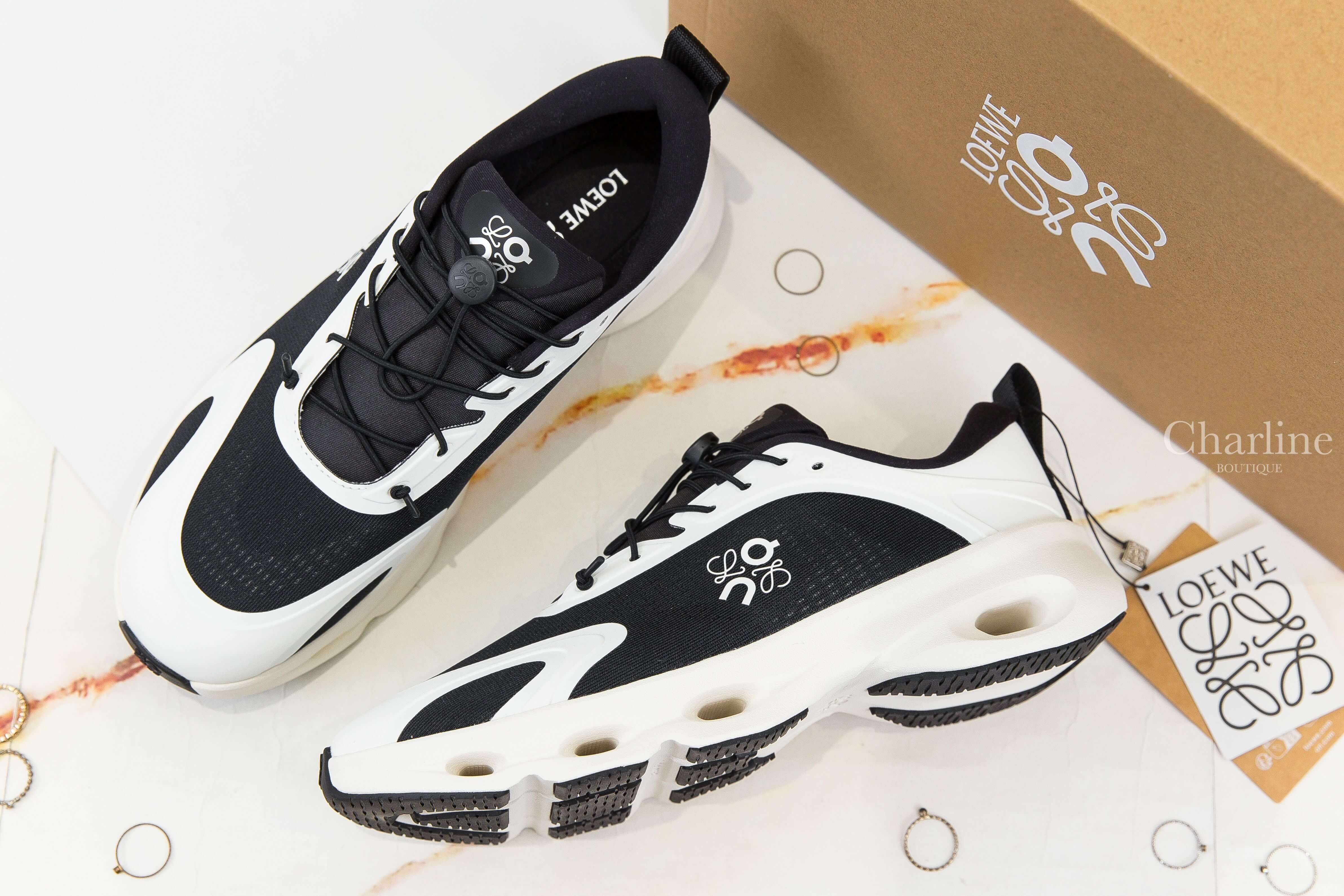 Loewe Cloudsolo Sneaker 黑色/蛋殼色聯名款側邊白色Logo運動鞋-Charline Boutique 精品代購