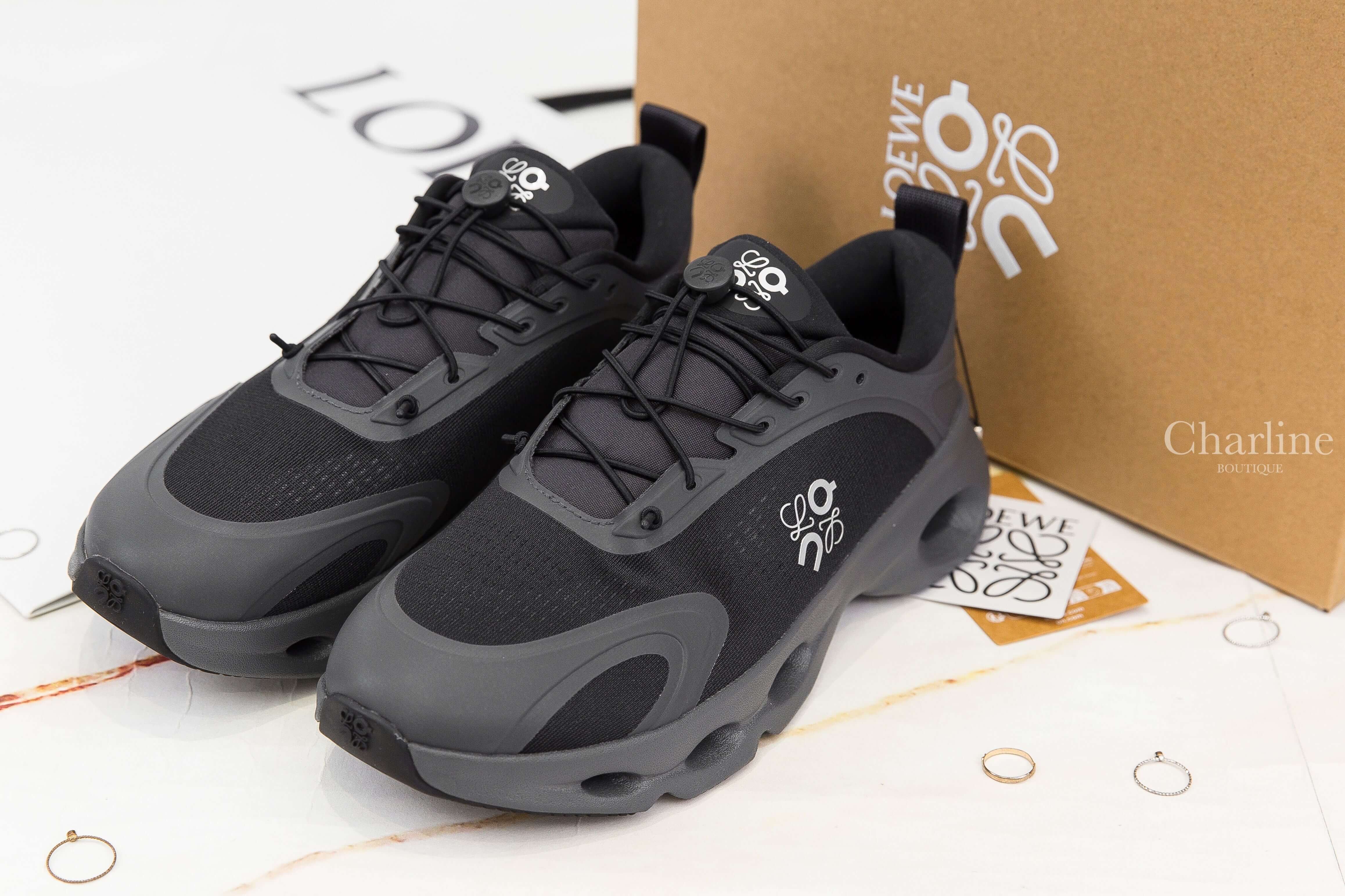 Loewe Cloudsolo Sneaker 黑色聯名款側邊銀色Logo運動鞋-Charline Boutique 精品代購