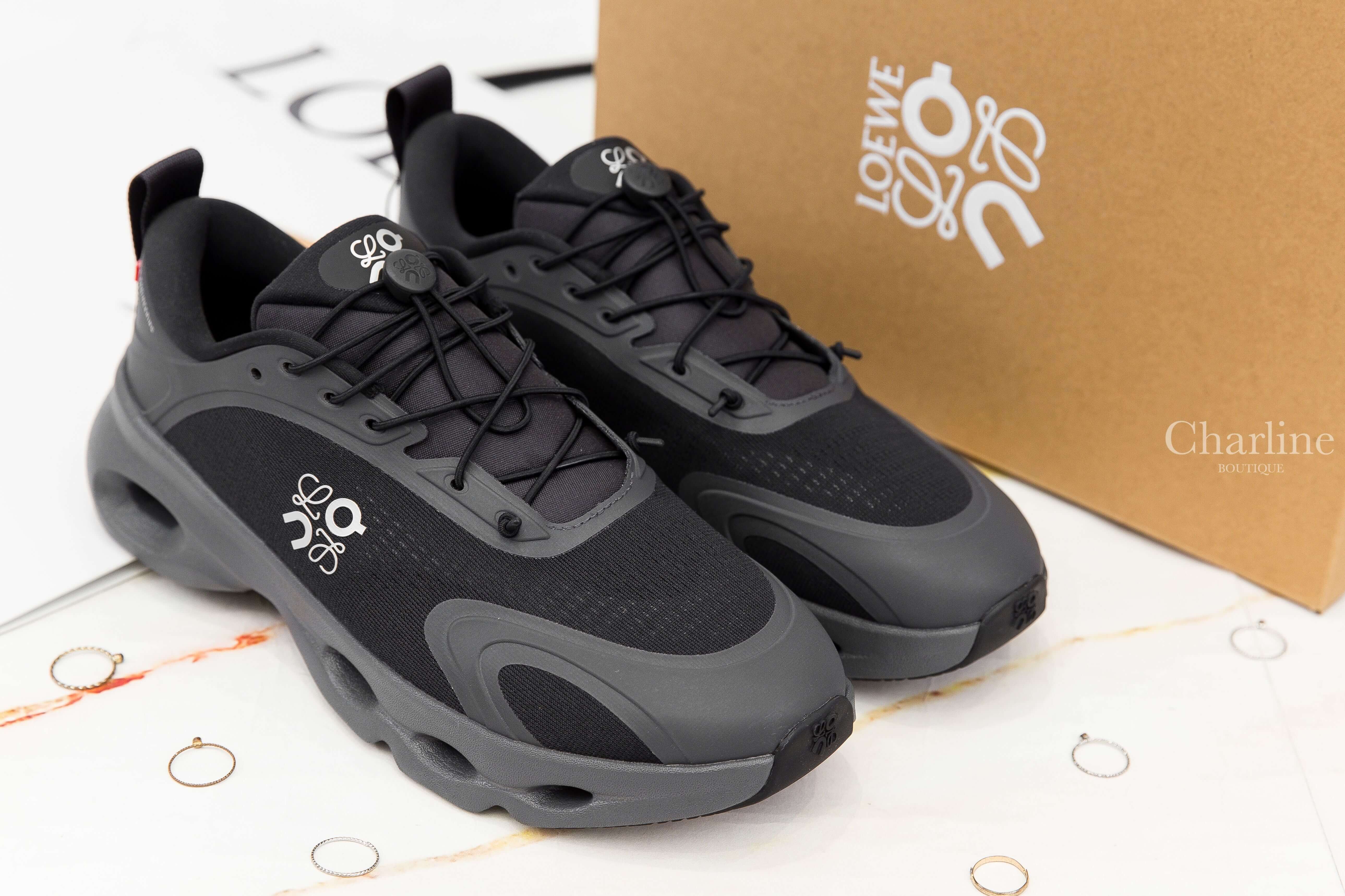 Loewe Cloudsolo Sneaker 黑色聯名款側邊銀色Logo運動鞋-Charline Boutique 精品代購