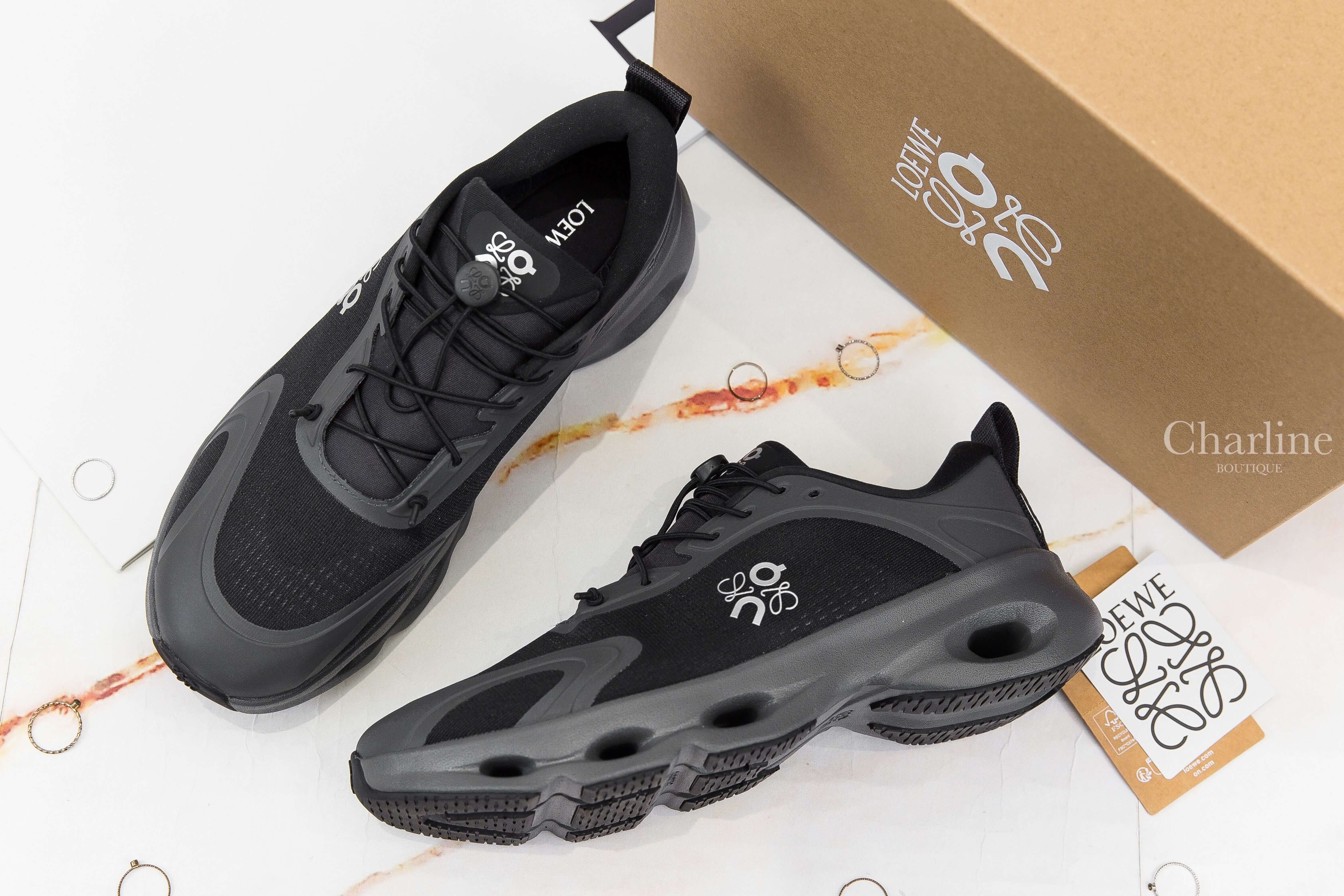 Loewe Cloudsolo Sneaker 黑色聯名款側邊銀色Logo運動鞋-Charline Boutique 精品代購