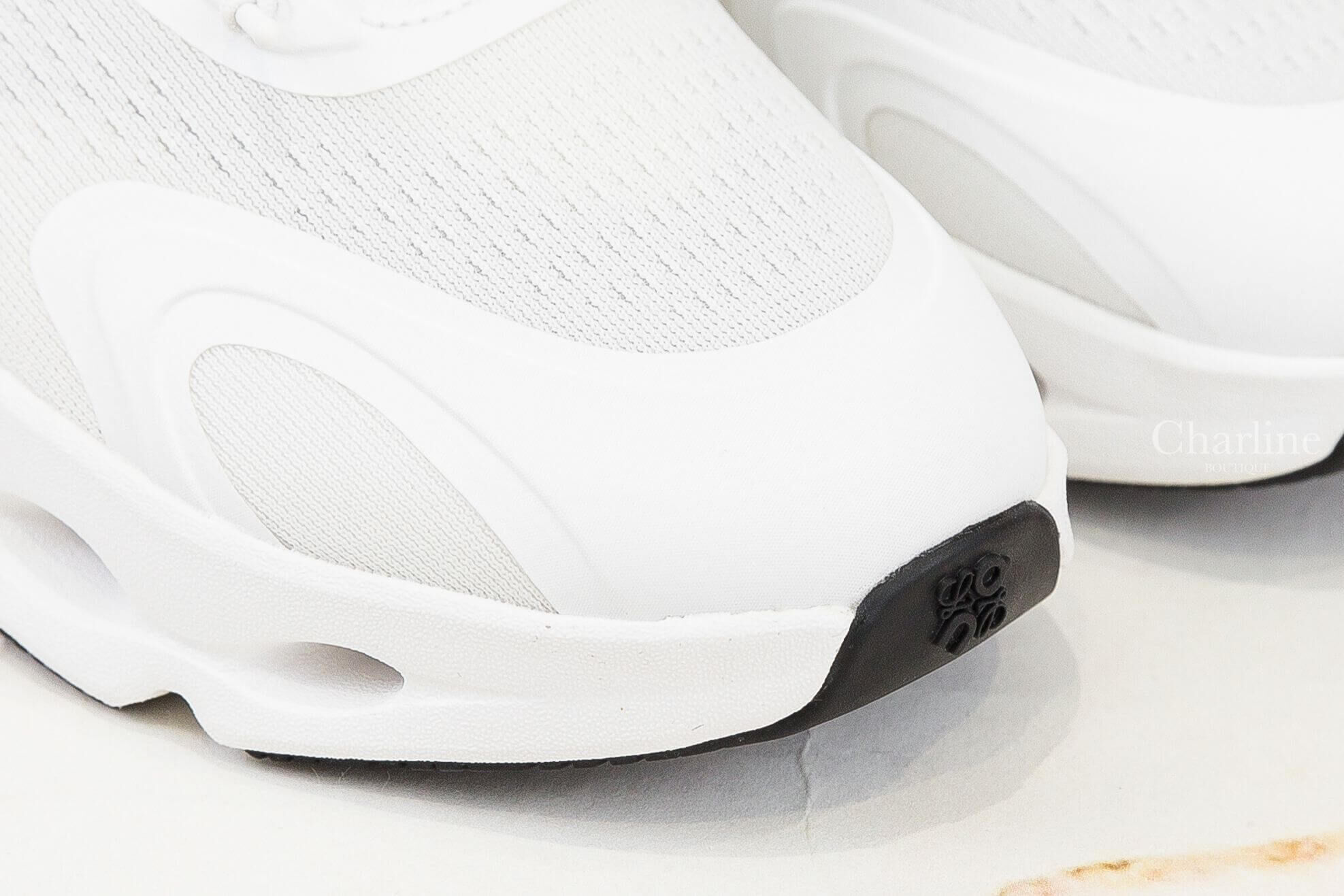 Loewe Cloudsolo Sneaker 白色/淺灰色聯名款側邊銀色Logo運動鞋