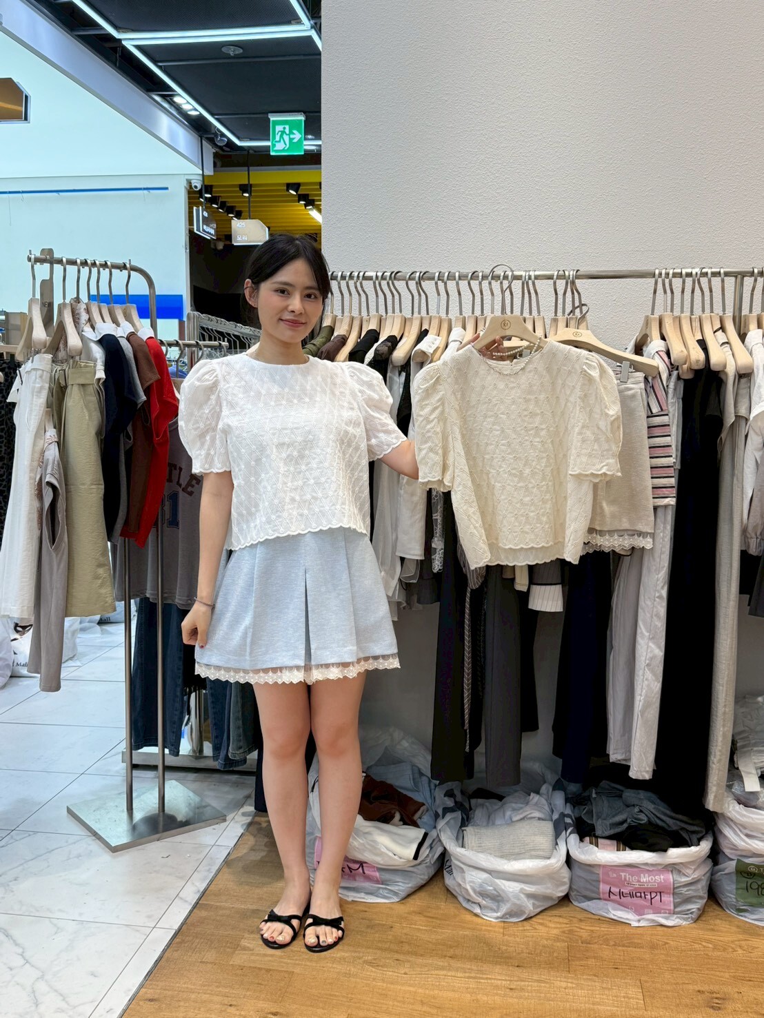 TM6326 網格刺繡泡泡袖上衣