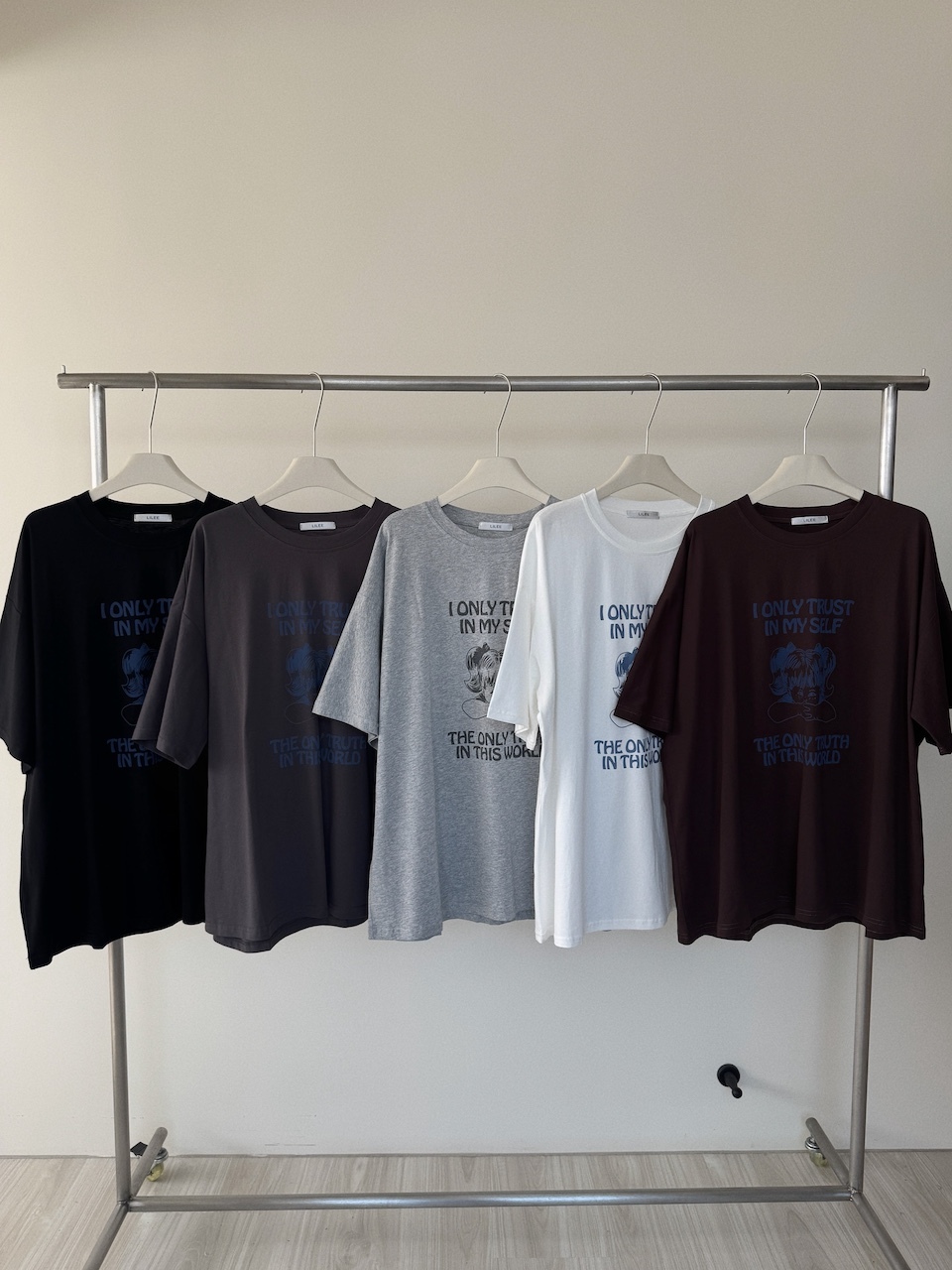 插畫人物字母寬鬆短袖大Tee
