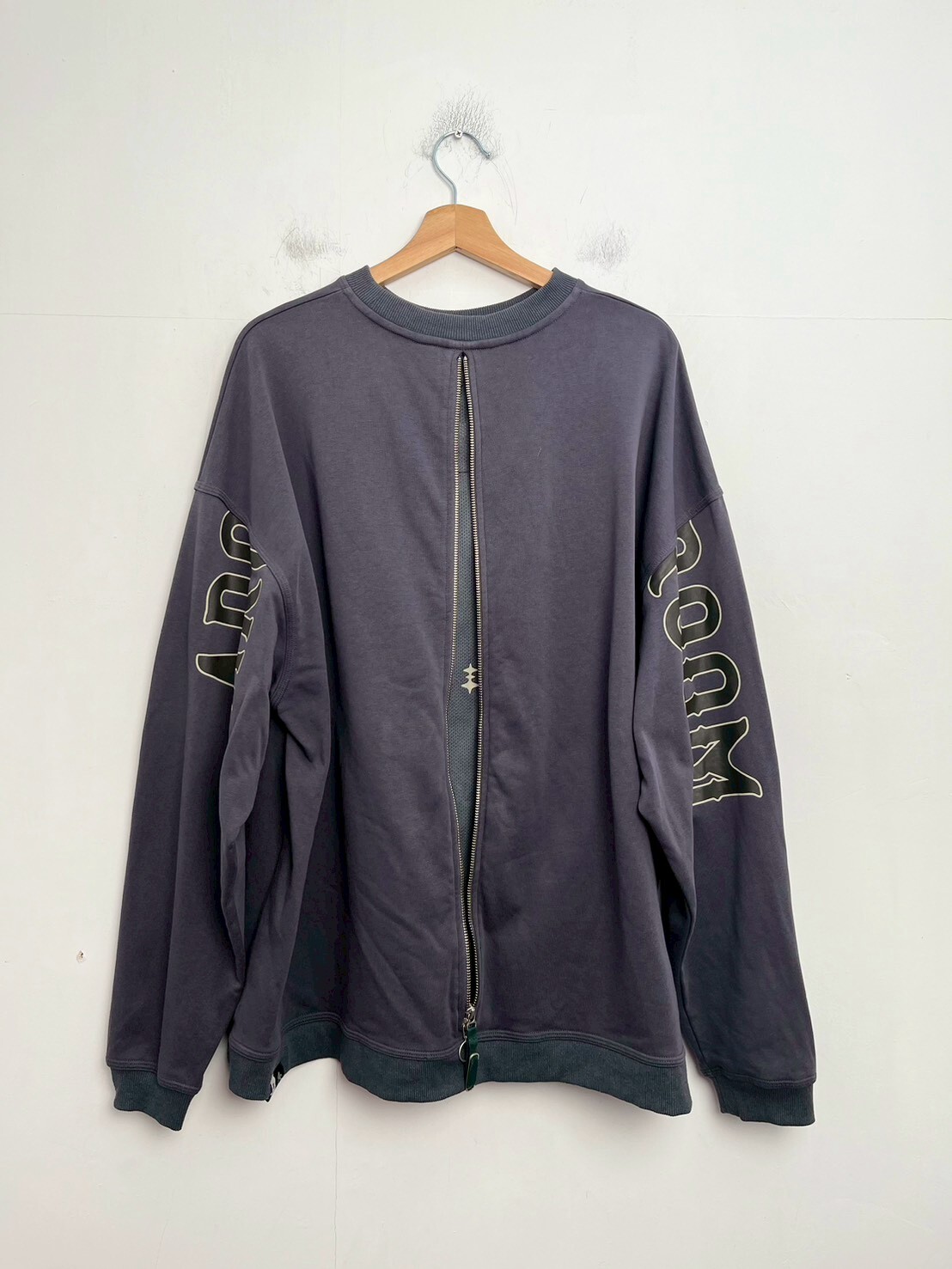 ARC ROOM HIDDEN LOGO ZIPPER CREWNECK SIZE 3