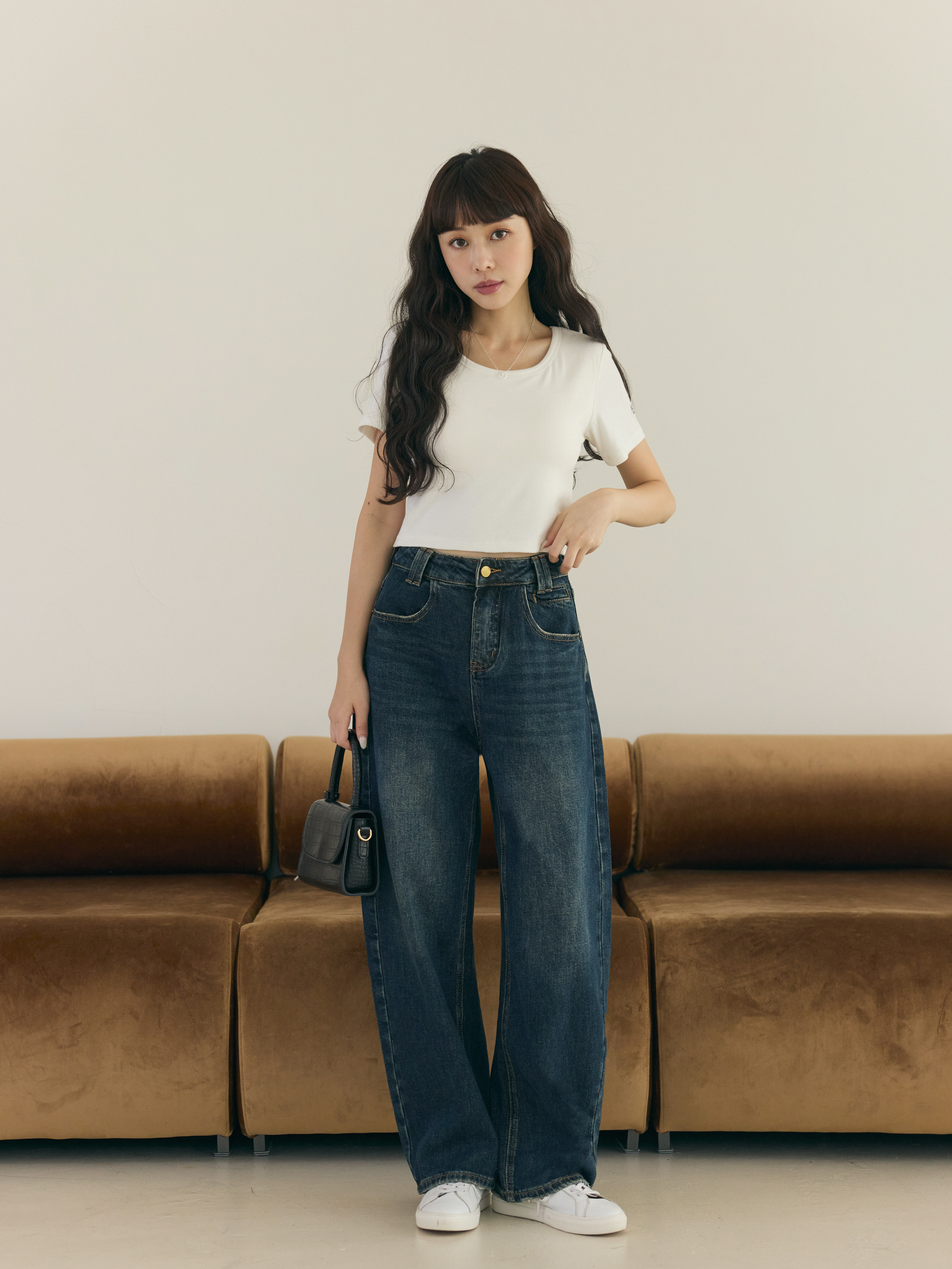 Custom Skin-Friendly One-Piece Bra Cropped Tee with Secure Fit