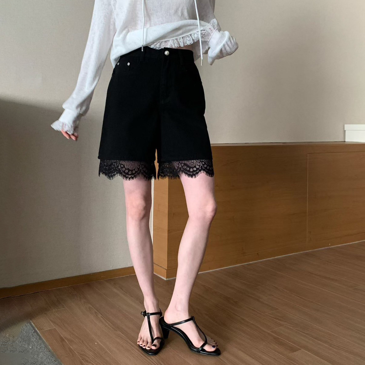 經典黑褲管雕花蕾絲造型五分牛仔短褲-S-L
