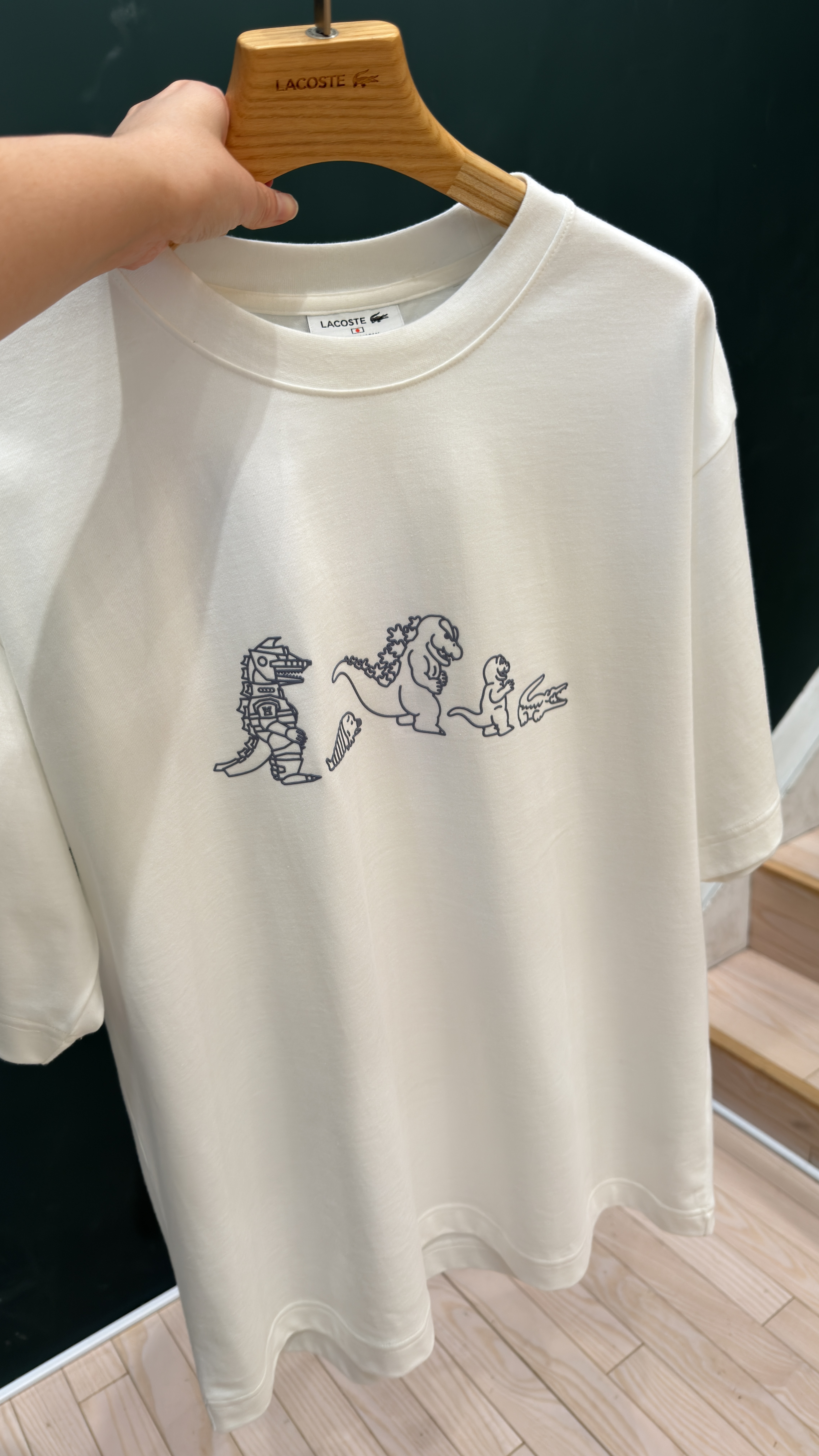 【日本限時連線🇯🇵  6/6 早上10:00（台灣時間） 準時收單 ✈️ 】Lacoste x 哥吉拉 怪獸群短tee