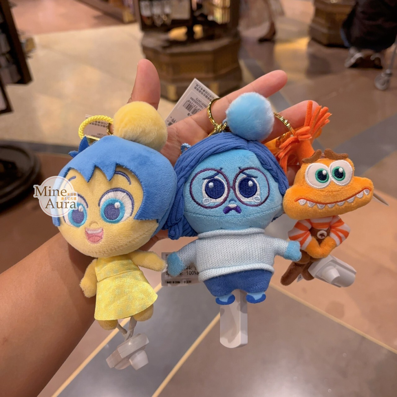 Q版 樂樂 Joy 絨毛 鑰匙圈 吊飾 腦筋急轉彎 Inside Out -上海迪士尼樂園