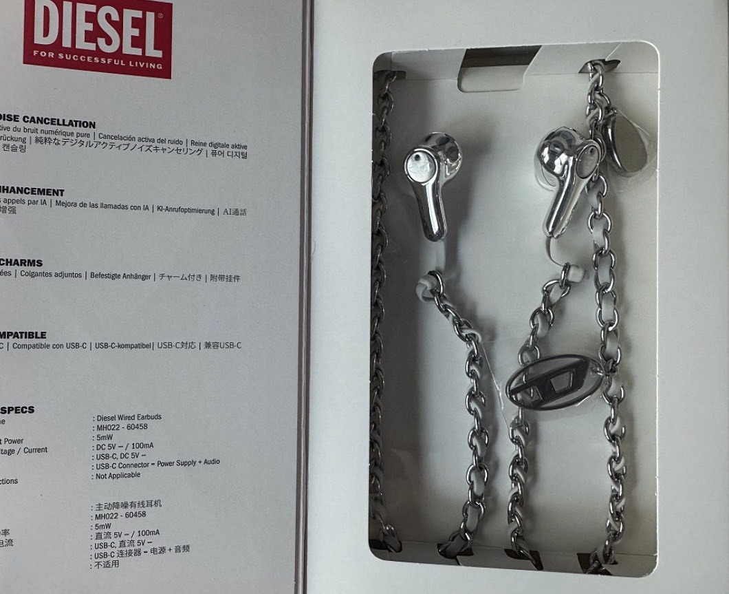 【代購】 Diesel 60458 科技電鍍銀工業風有線耳機 (USB-C) DP09850PHIN 全新正品/Y2K