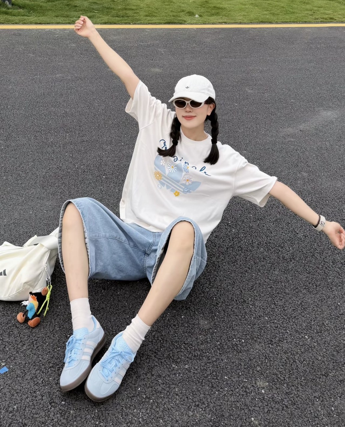 【OWN】Adidas Originals Graphic 寬鬆 休閒 短袖 上衣 Oversize 花花 三葉草 刺繡 縫線 男女同款 黑色 白色