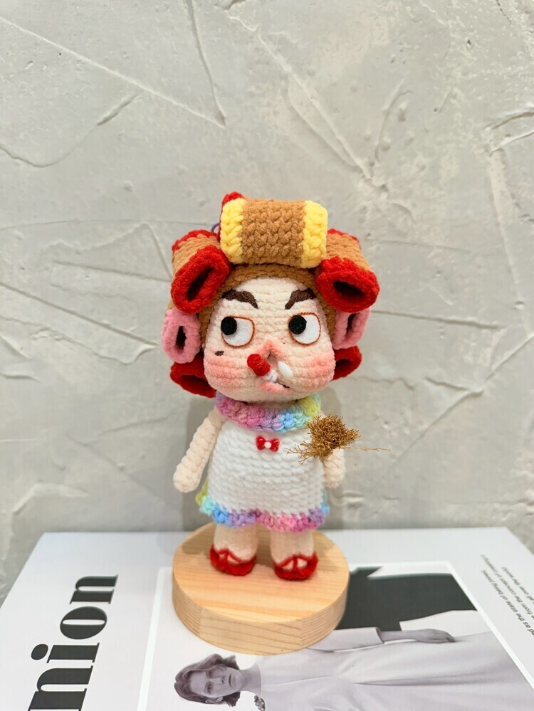渲染滾邊洋裝包租婆醜娃吊飾-15號『約15cm』((不列入會員折扣))