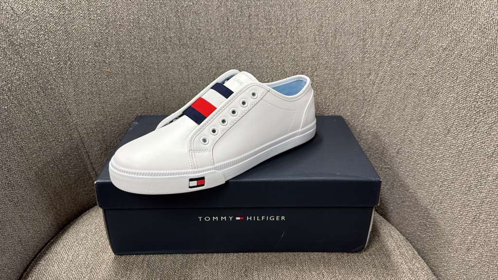 AK067 Tommy Hilfiger 經典小白鞋