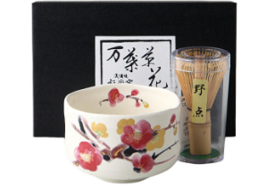 NC20260603-F31-【西庵窯】匠人手繪抹茶工具套裝-織部梅抹茶碗+茶筅（抹茶攪拌刷）茶碗：9.8×H6.2cm 茶筅小：4.8×8.5cm