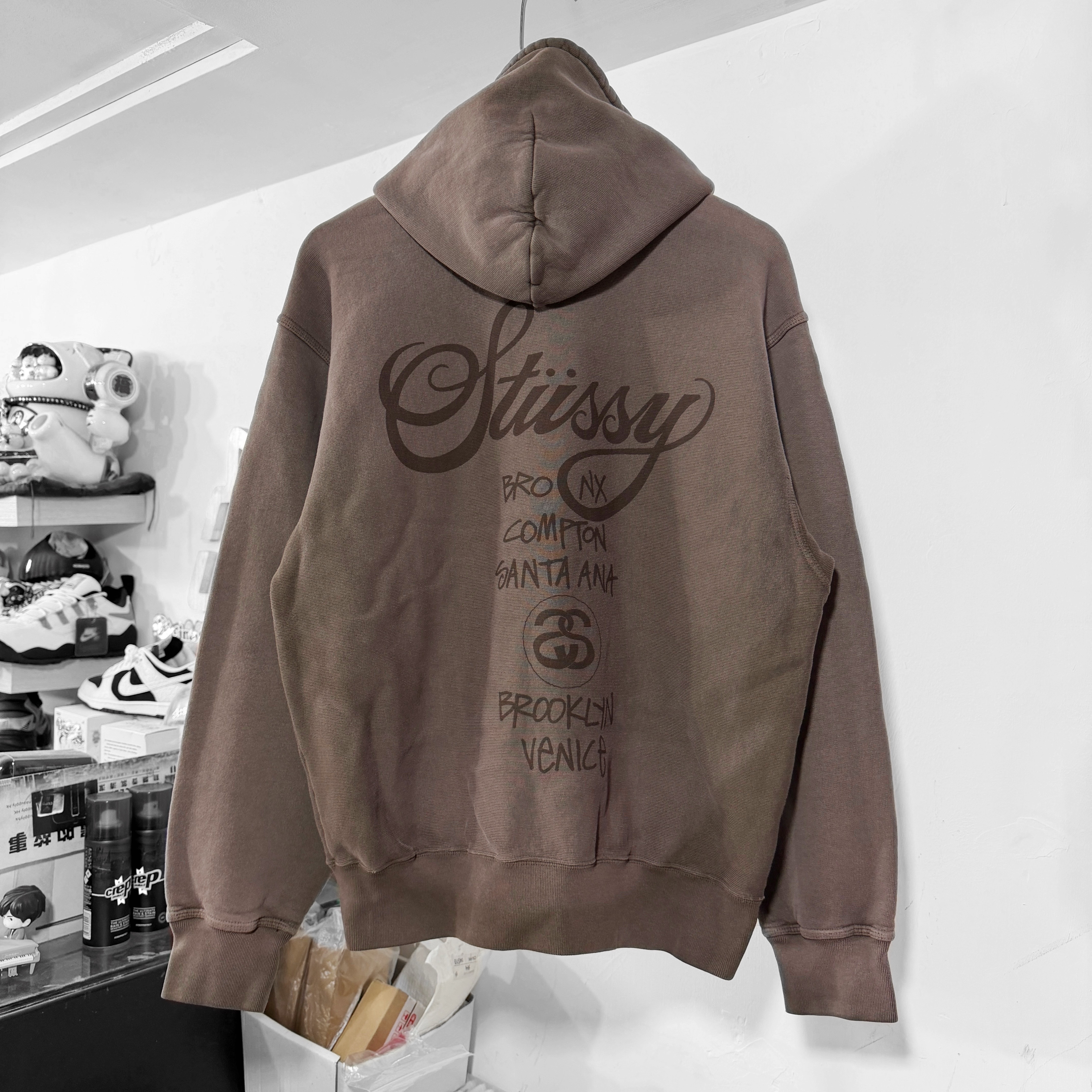STUSSY SS26 WORLD TOUR ZIP HOODIE Sun Faded Brown 拉鏈外套 洗水棕色