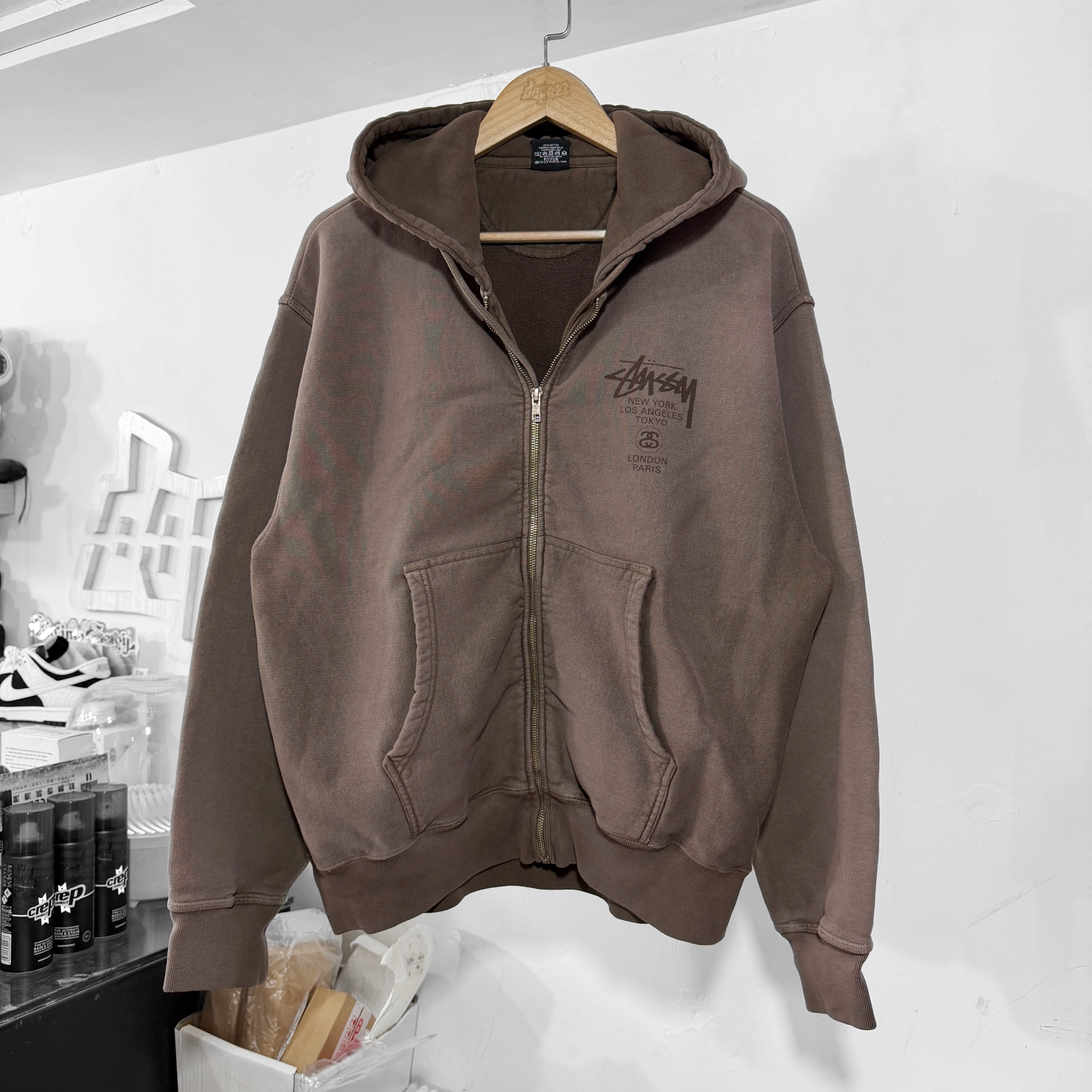 STUSSY SS26 WORLD TOUR ZIP HOODIE Sun Faded Brown 拉鏈外套 洗水棕色