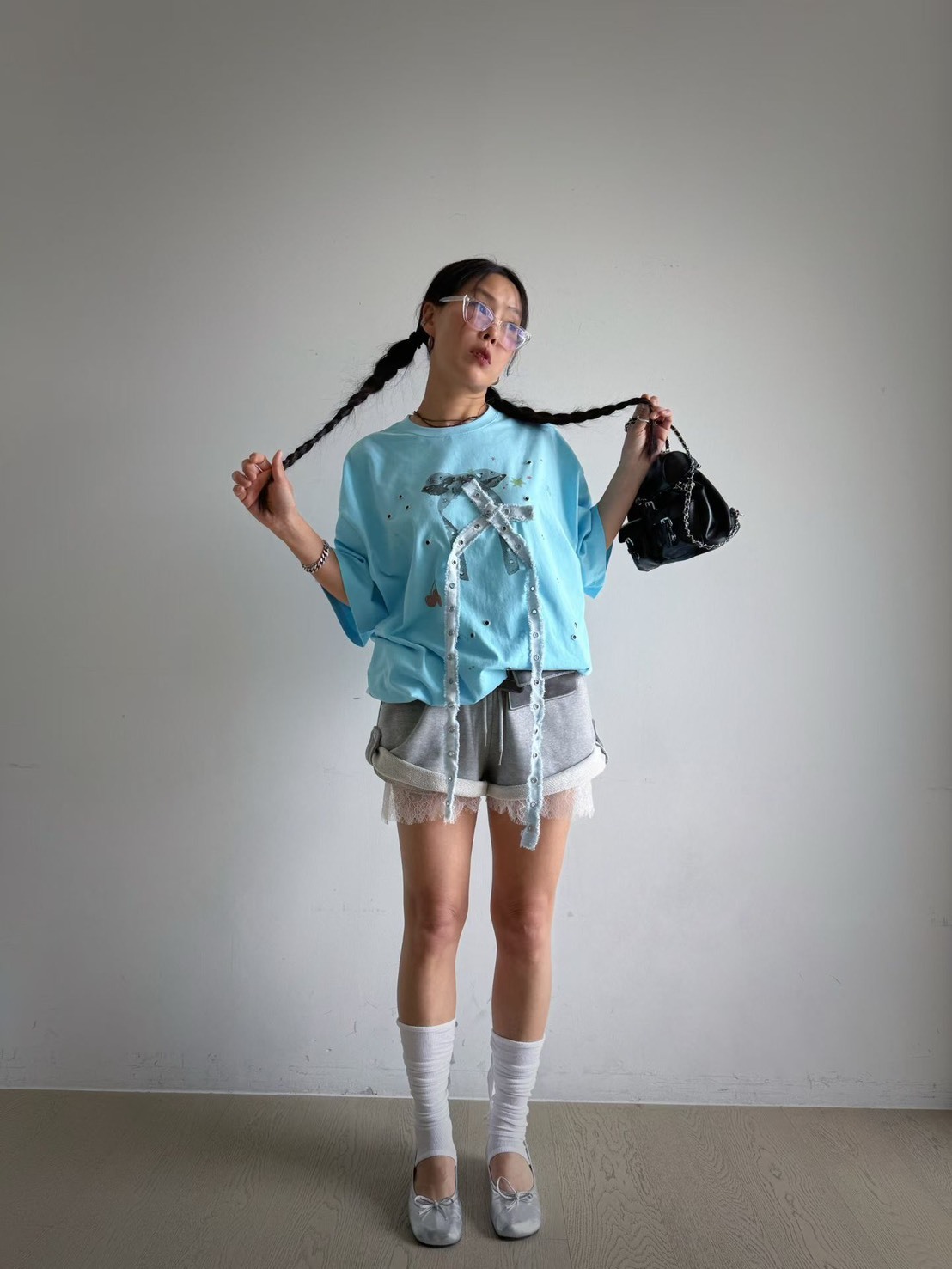 鉚釘蝴蝶結長帶短袖T