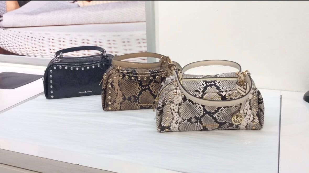 【預購】Michael Kors H052020 Cecily 鉚釘系列中號波士頓包