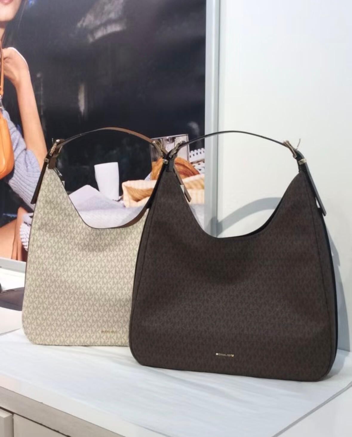 【預購】Michael Kors H060388 腋下包