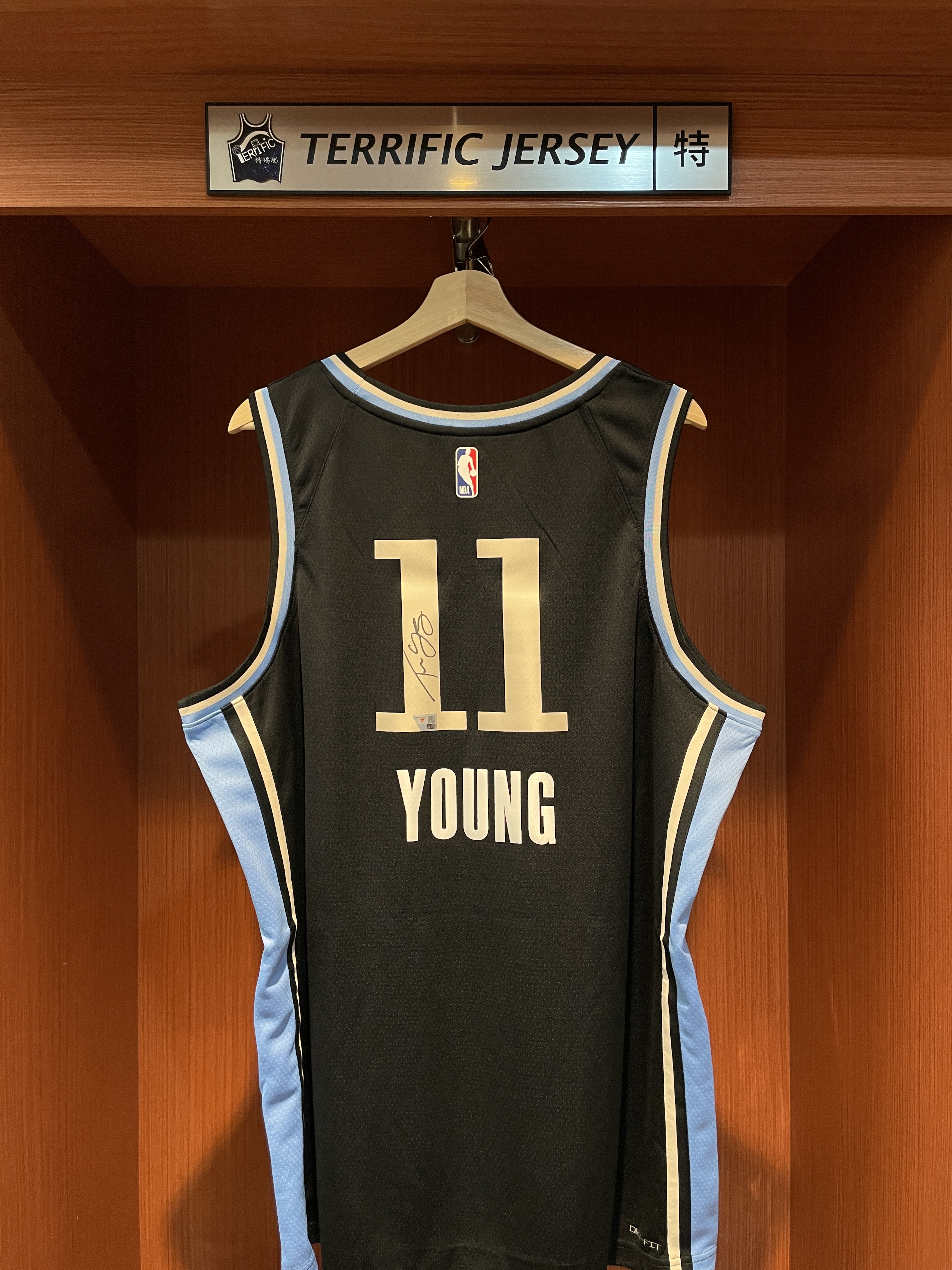 NBA球衣 親簽含認證 Trae Young 亞特蘭大老鷹城市 City Nike Swingman 球迷版 熱轉印 Fanatics 官方雷射編號 全新