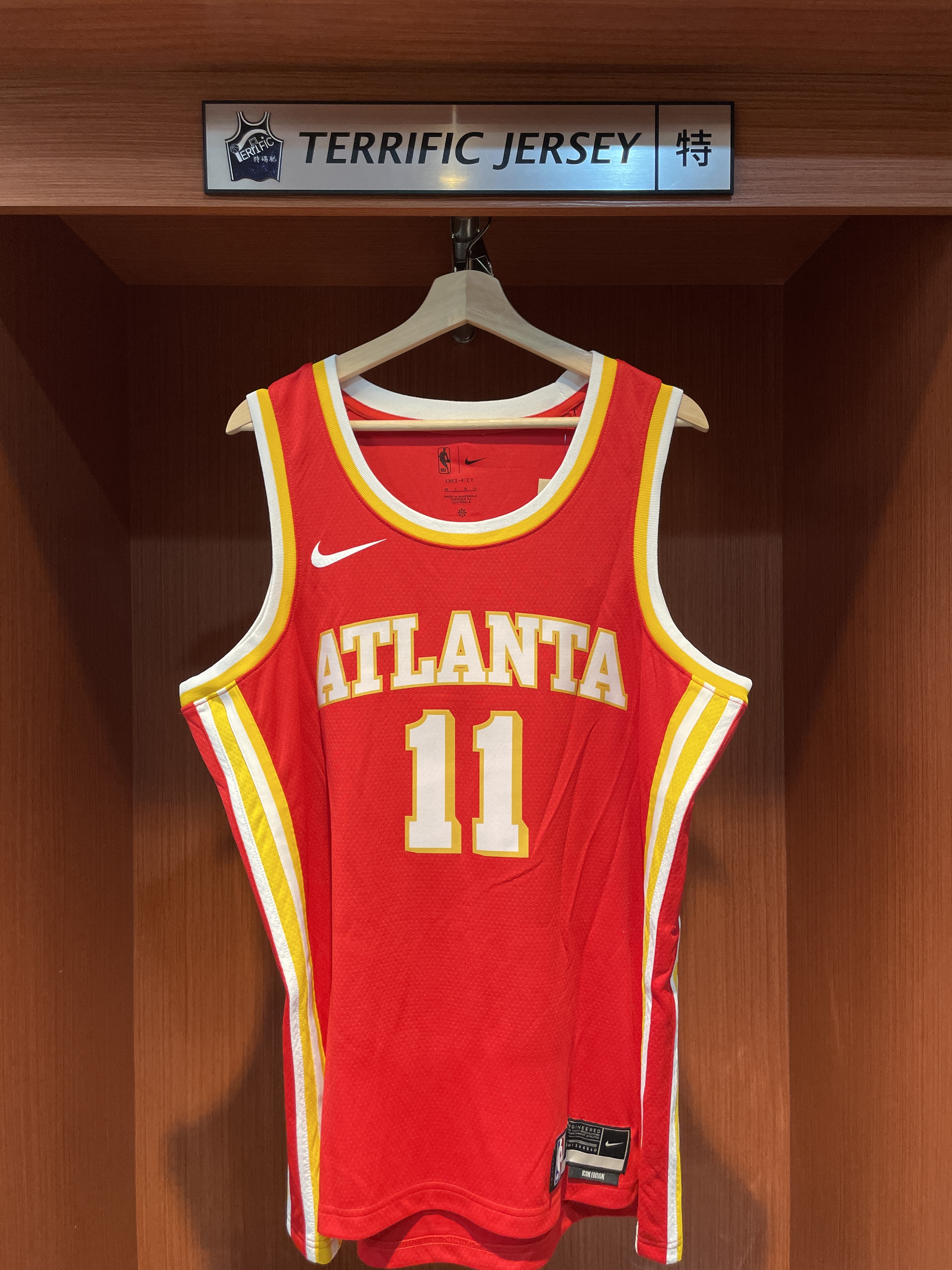NBA球衣 親簽含認證 Trae Young 亞特蘭大老鷹紅 Icon Nike Swingman 球迷版 熱轉印 Fanatics 官方雷射編號 全新