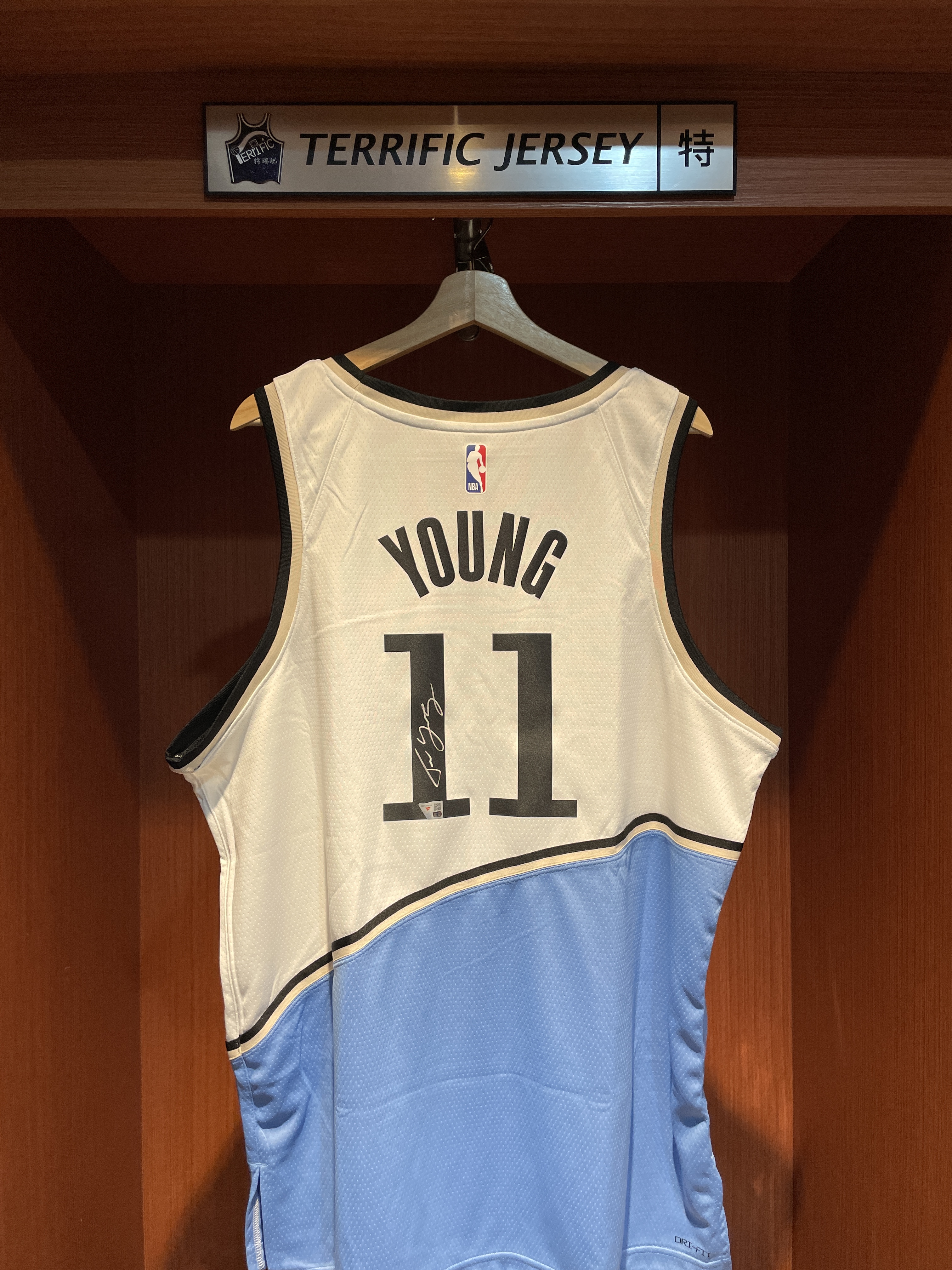 NBA球衣 親簽含認證 Trae Young 亞特蘭大老鷹城市白 City Nike Swingman 球迷版 熱轉印 Fanatics 官方雷射編號 全新
