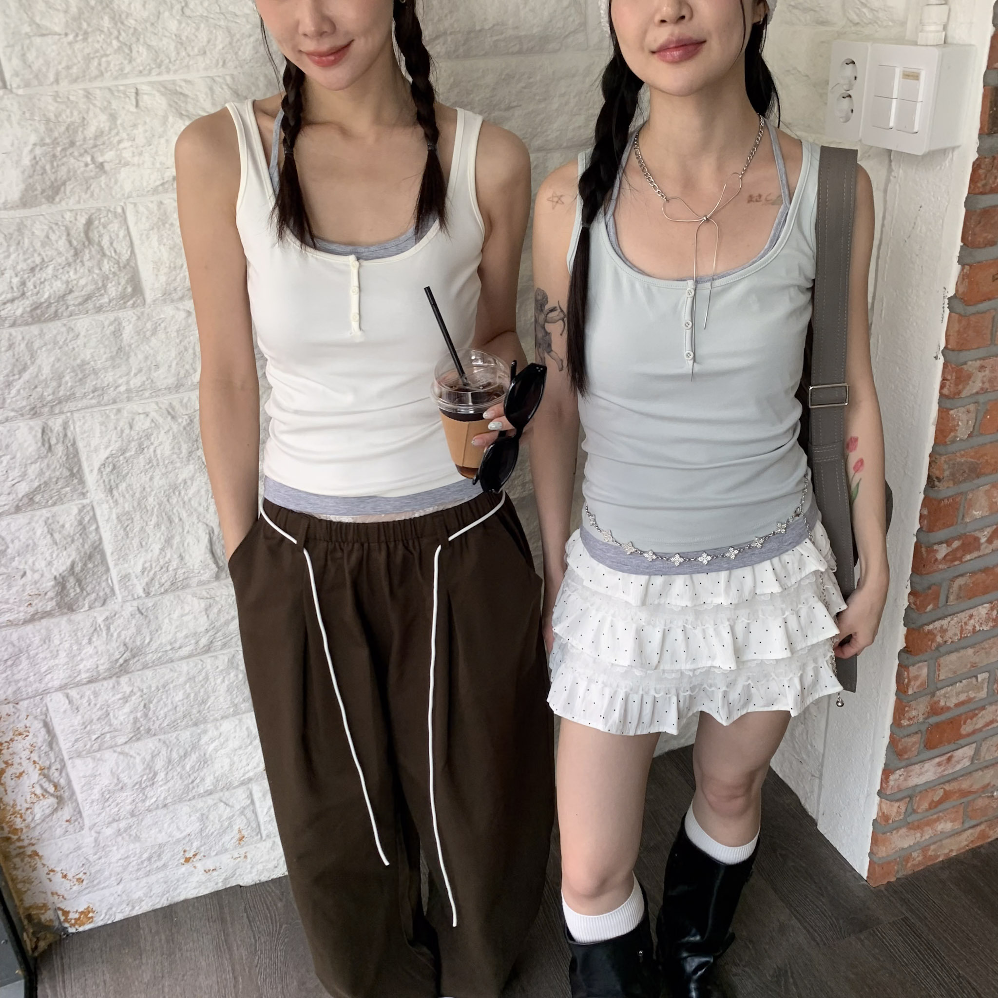 ISA_簡單有重點! 撞色假二件小排釦繞脖背心_63062
