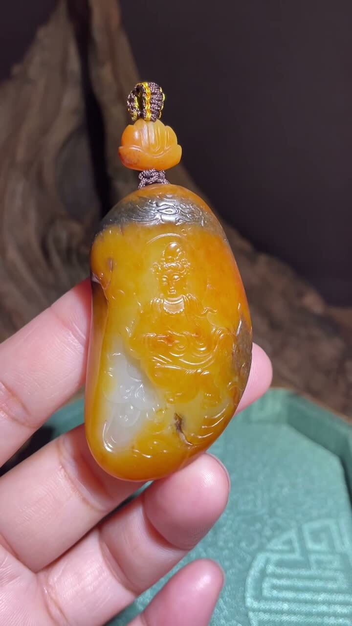 52277 和田玉黃沁籽料觀音菩薩