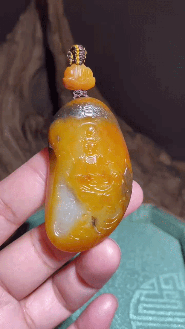 52277 和田玉黃沁籽料觀音菩薩