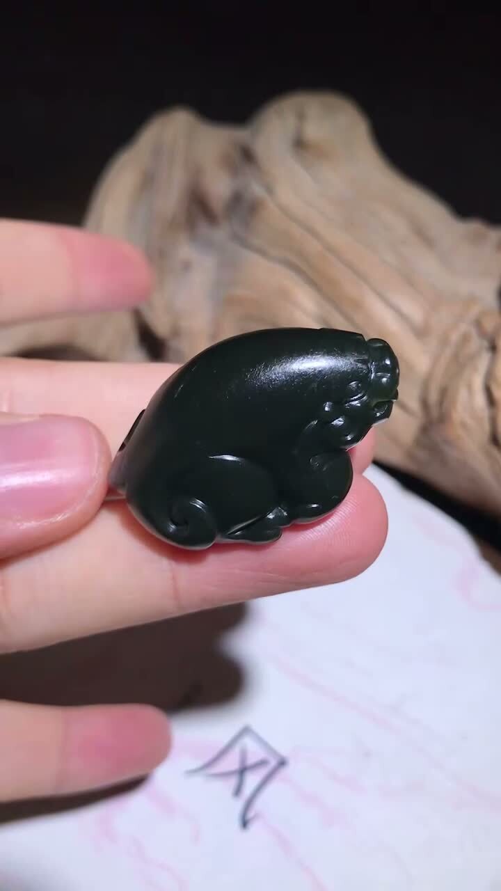 和田玉黑青籽料貔貅,天然和田玉軟玉