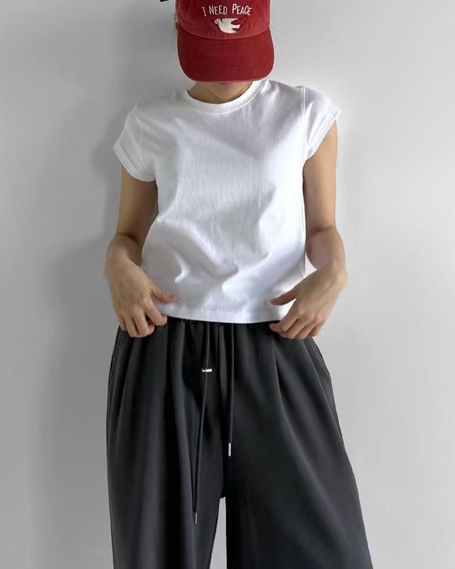 Little Tee