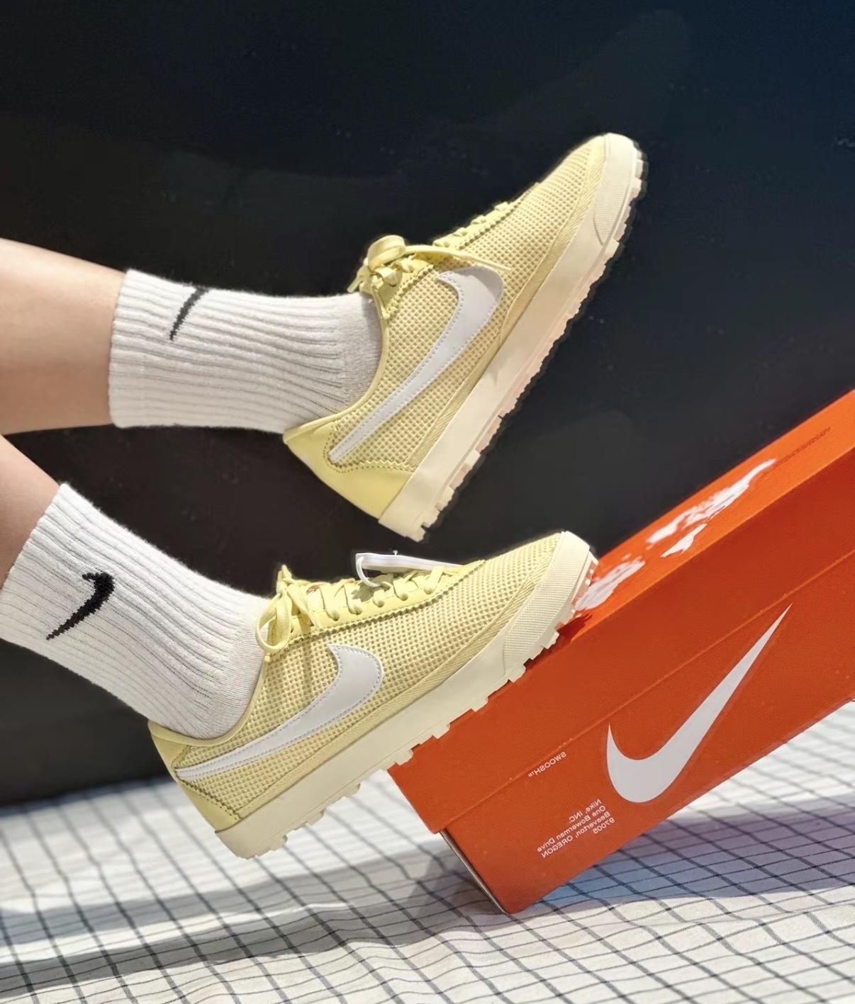 女鞋 NIKE W ASTROGRABBER TXT 淺黃 復古 鬆餅格紋 休閒鞋【II1248-700】