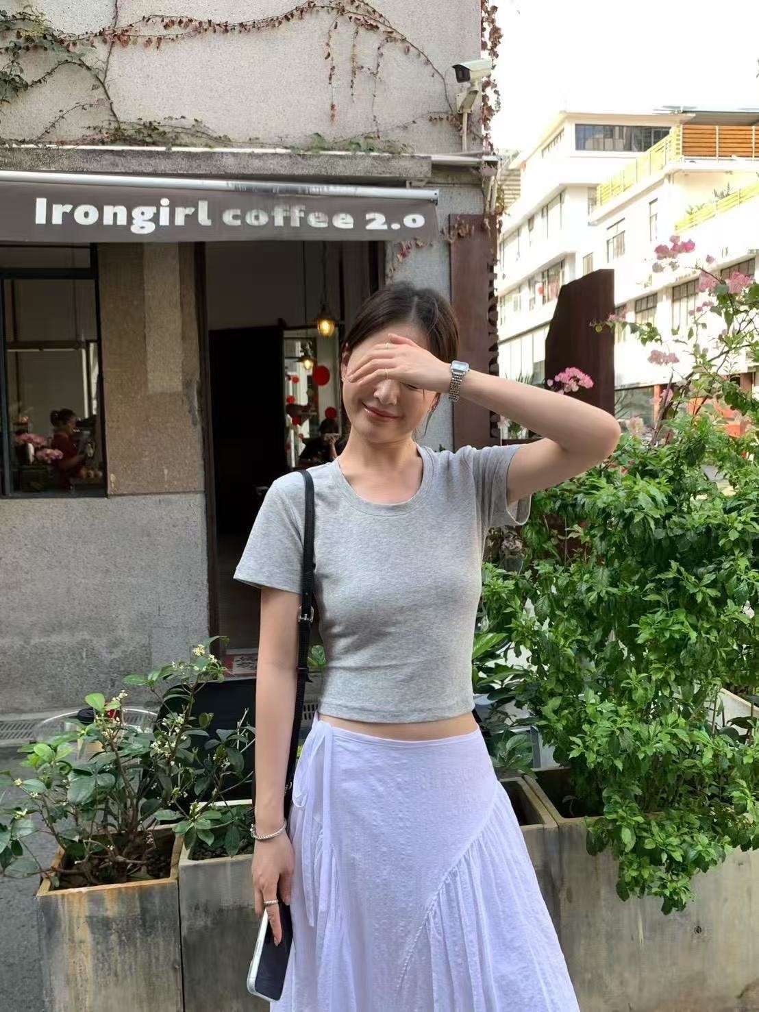 903 後腰鏤空彈力小T