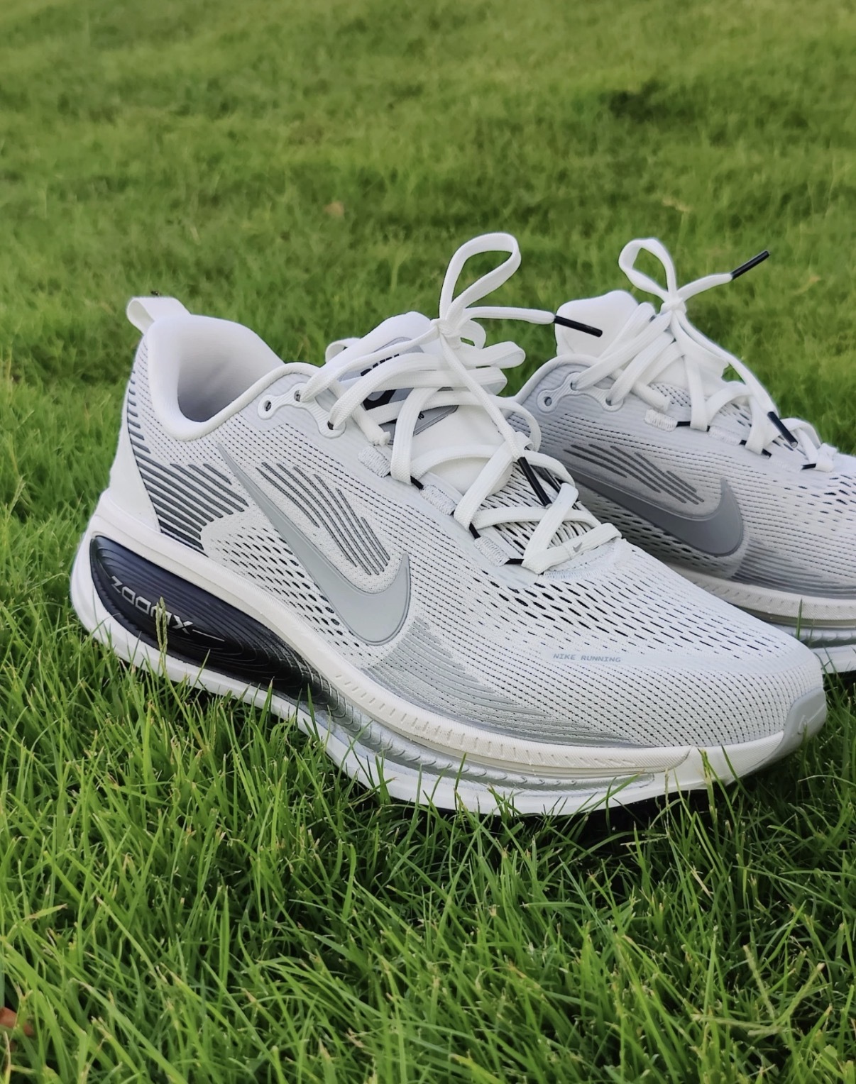 男鞋 NIKE VOMERO 18 RR 白灰黑 氣墊 緩震 透氣 回彈 慢跑 運動鞋【II7189-100】
