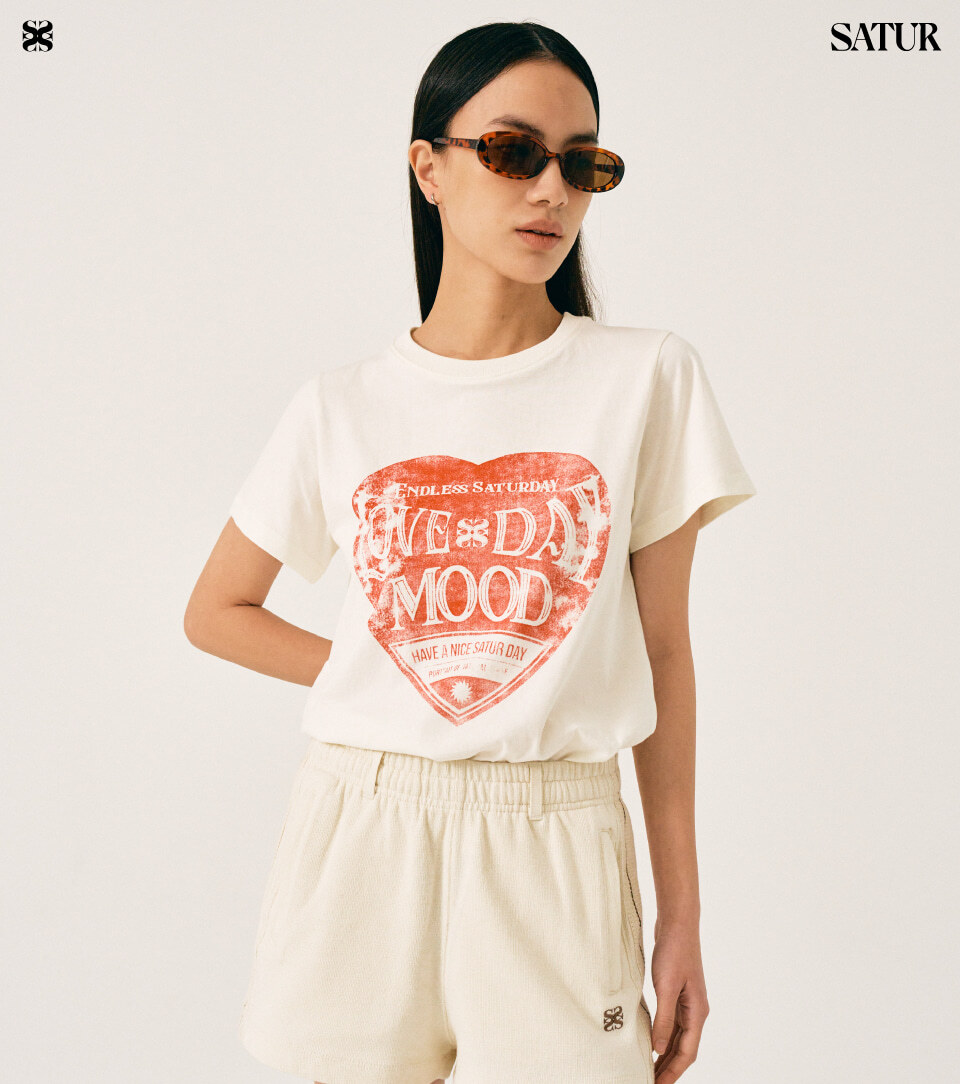 【入LIVECODE一件減至$278😱🔥！】【韓國大熱品牌😍朴圭瑛SEVENTEEN同款！】【SATUR】 (W) Saturday Retro Mood Graphic T-Shirt (5 Colors)