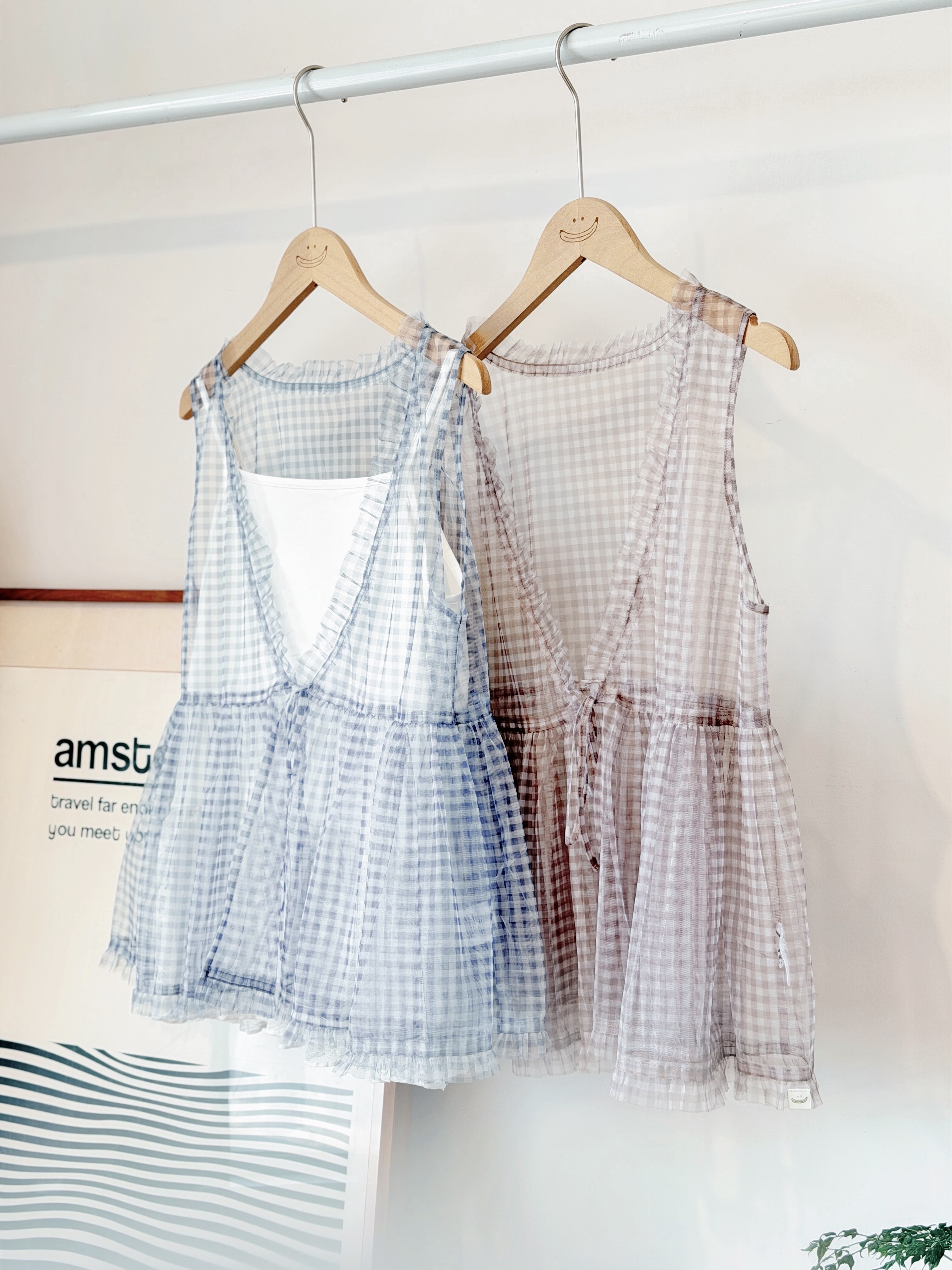 兩色 / 空氣感網紗荷葉V領馬甲 / Sheer Mesh V-Neck Ruffle Layering Vest