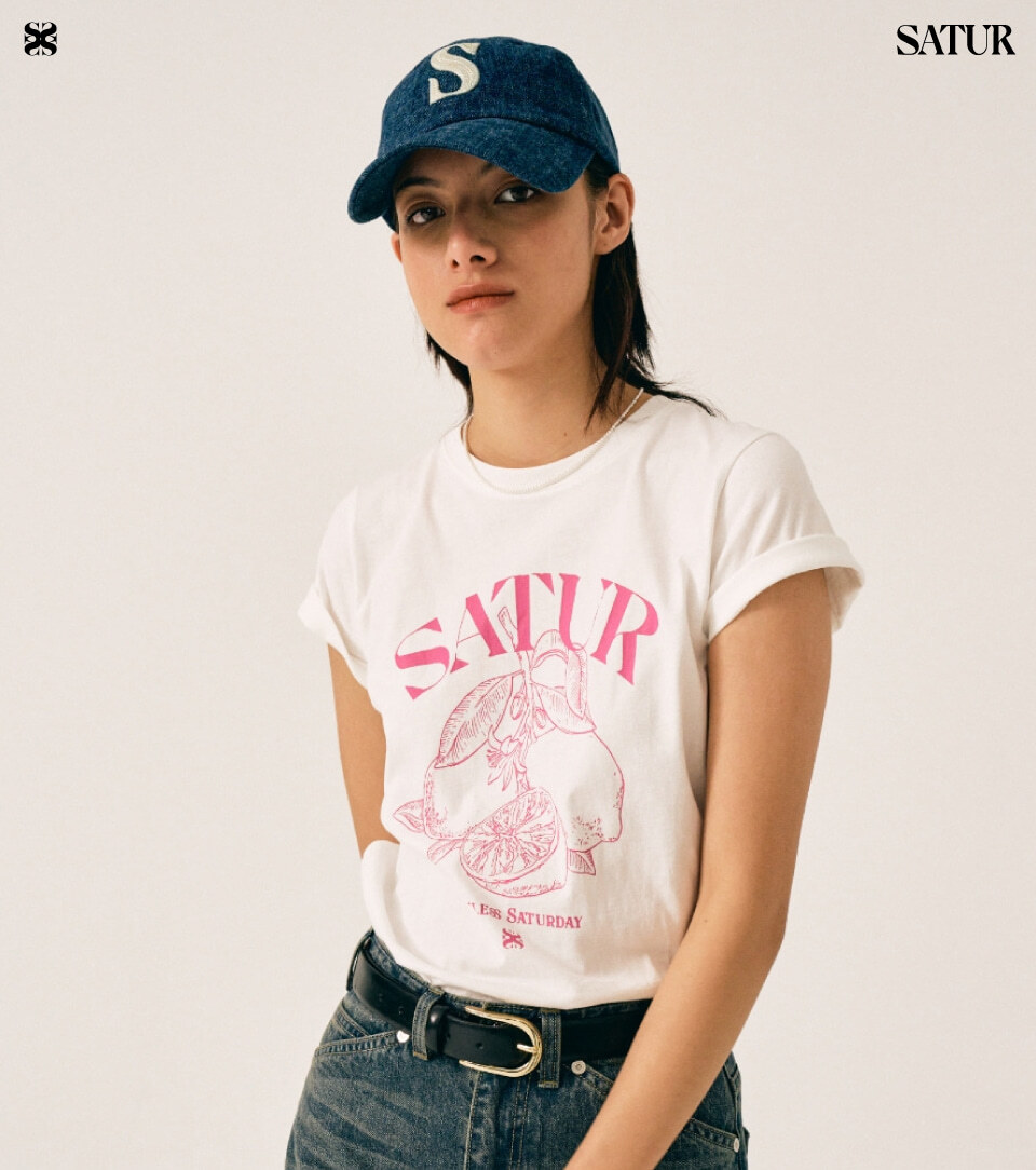 【入LIVECODE一件減至$278@1 | $268 兩件以上！| $260 三件以上！😱🔥！】【韓國大熱品牌😍朴圭瑛SEVENTEEN同款！】【SATUR】(W) Capri Citron Drawing Summer Graphic T-Shirt (9 Colors)