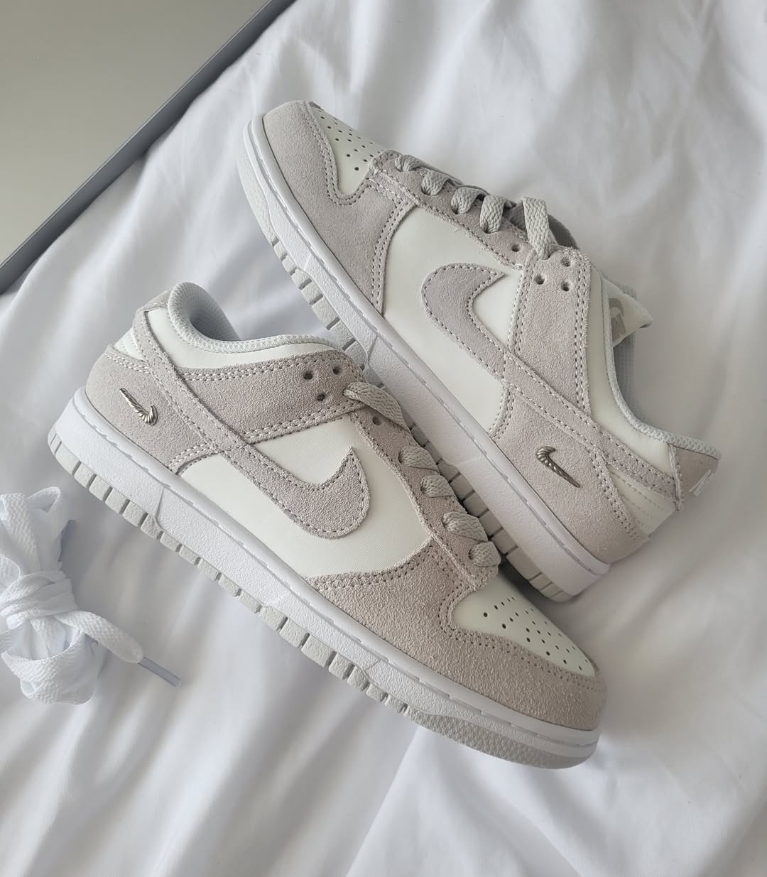 代購-NIKE W DUNK LOW 'Sail' 奶杏色 杏灰 小銀勾 麂皮 復古 休閒鞋 IO4244-105