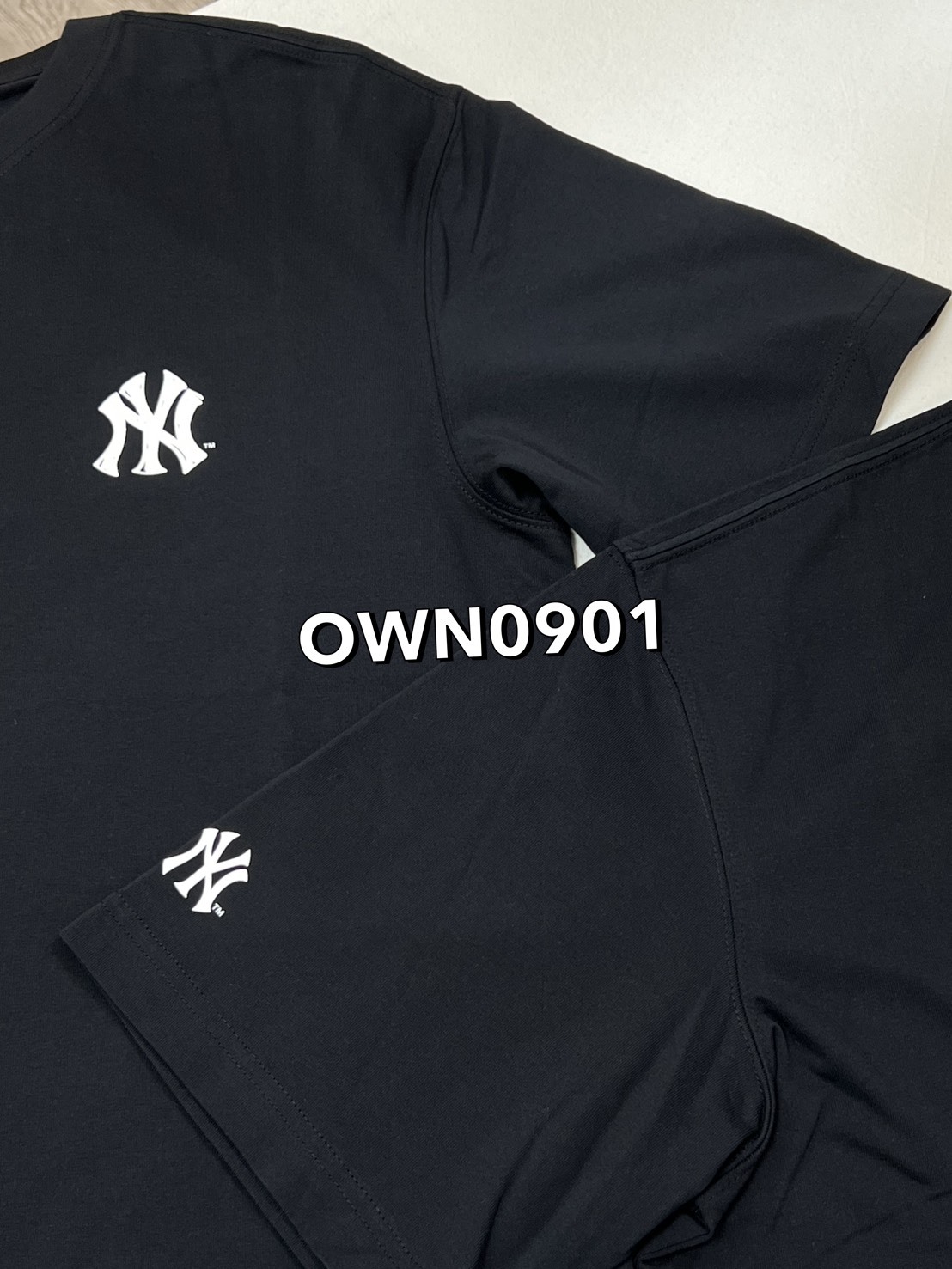 【OWN】MLB Korea 短袖 上衣 休閒 簡約 落肩 圓領 大LOGO 街頭 字母 藝術 短TEE 不分男女 NY 洋基 黑色 白色
