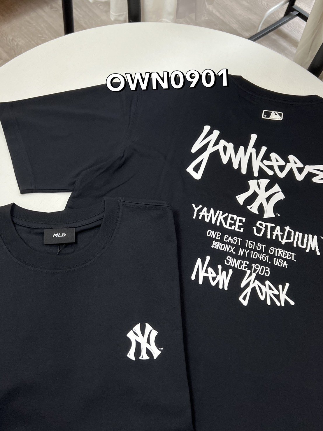 【OWN】MLB Korea 短袖 上衣 休閒 簡約 落肩 圓領 大LOGO 街頭 字母 藝術 短TEE 不分男女 NY 洋基 黑色 白色