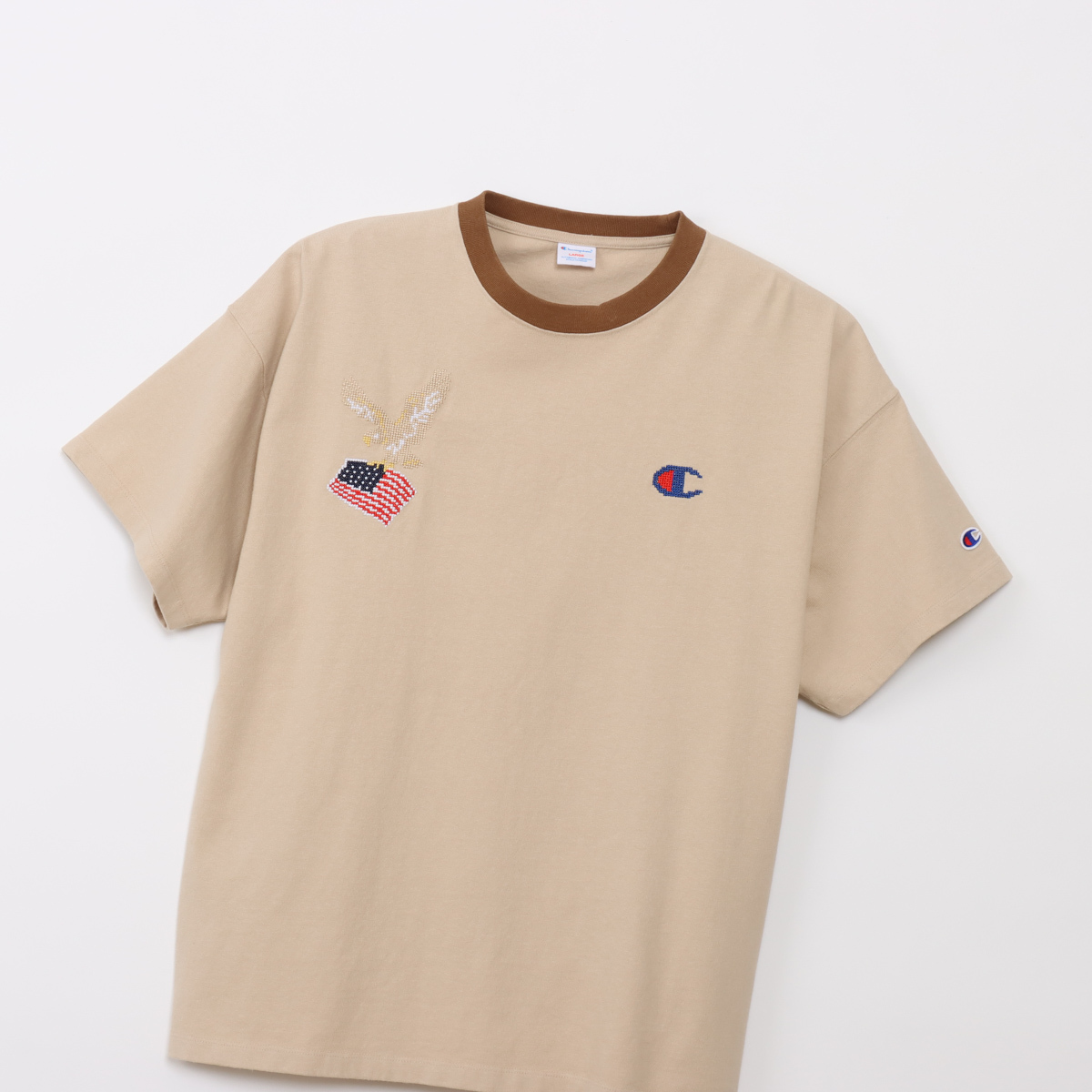 男款-CASUAL 寬版刺繡短袖TEE-淺褐色 (C3-D314-780)